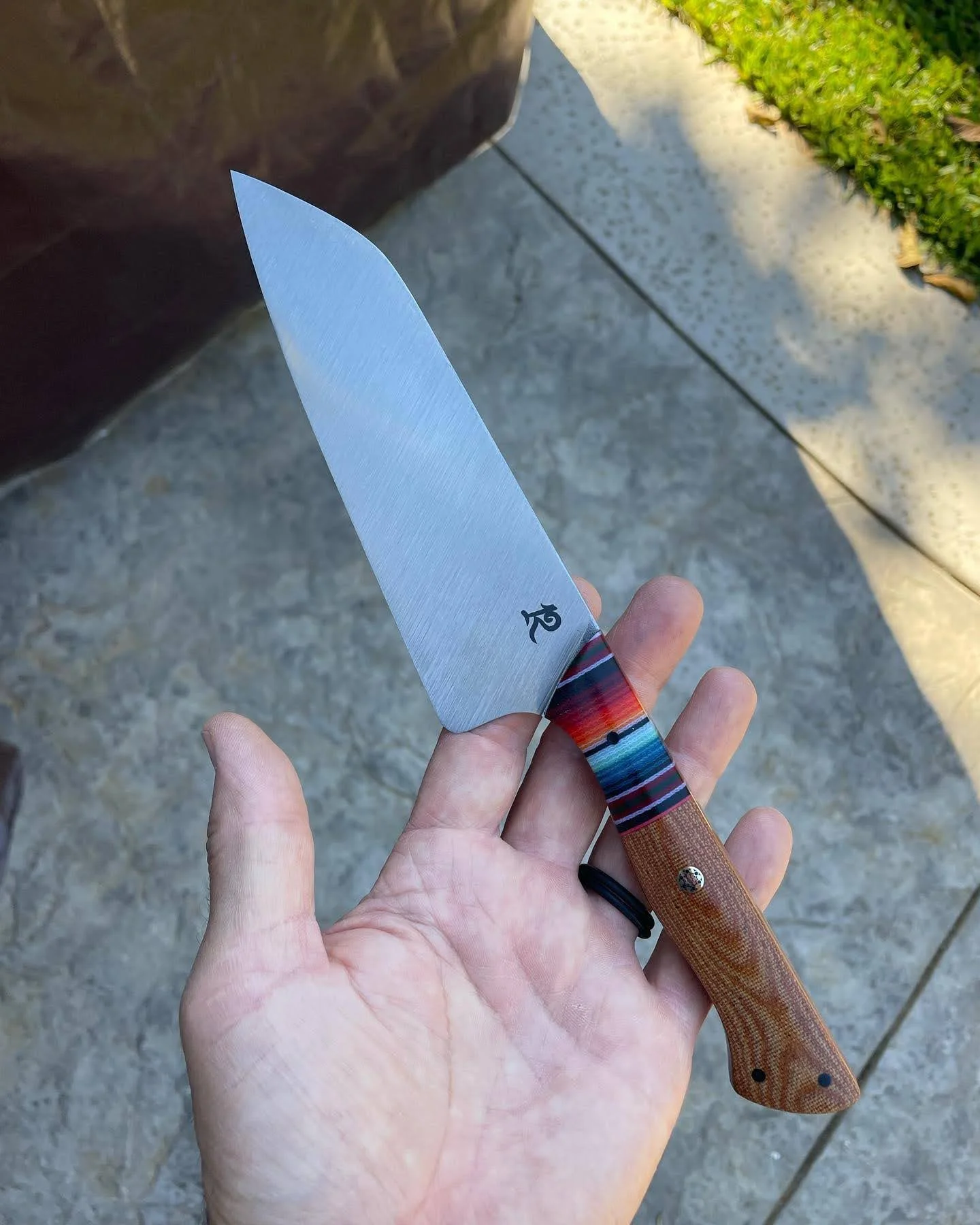 One off Santoku for one of my Aunts. She loved my El Tio but asked for something smaller. 5” santoku in Magnacut steel with crosscut micarta and G-carta Mexican Blanket handle (2024)