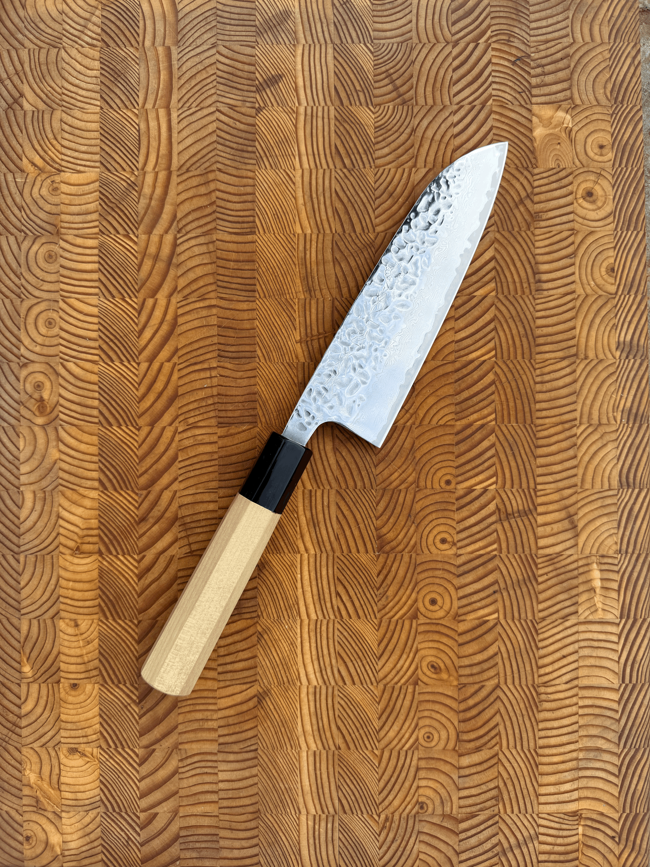 Kikuichi Mirror Damascus Tsuchime Santoku