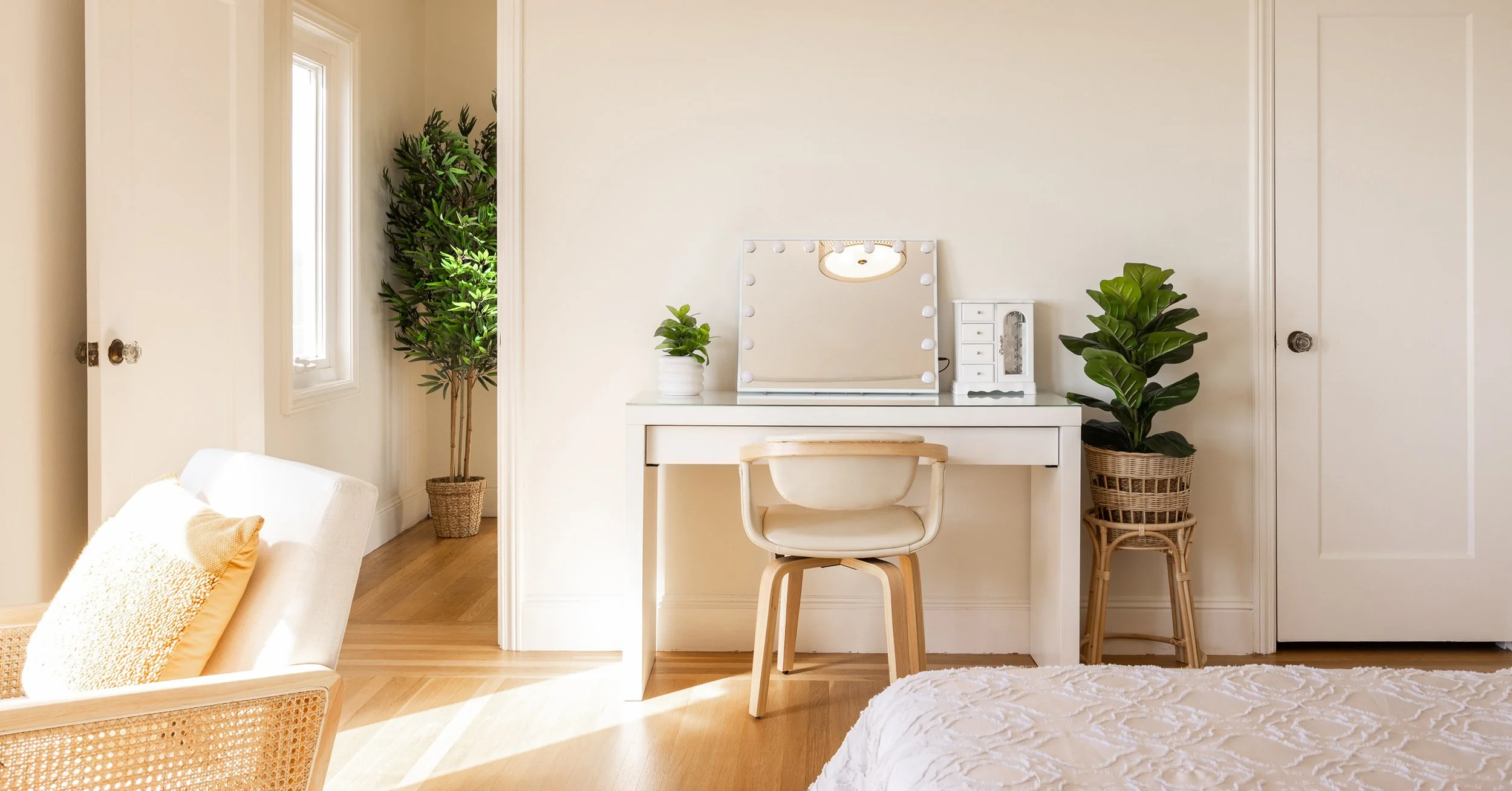 Desk with vanity mirror and plants