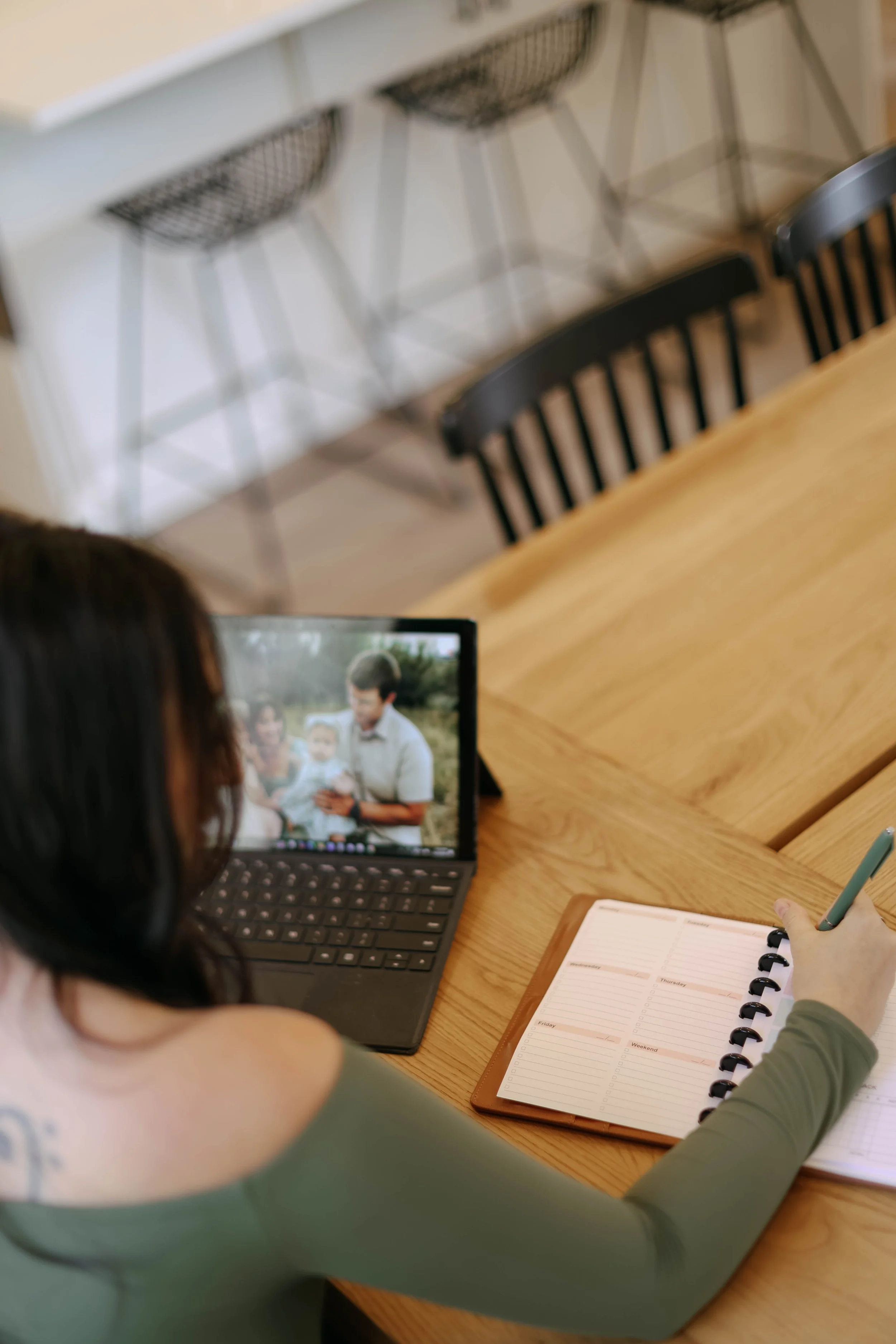 Owner of Pech Homes Concierge is working on her laptop and ready to serve her clients in Bend, Sunriver, La Pine, Sisters, and Redmond.