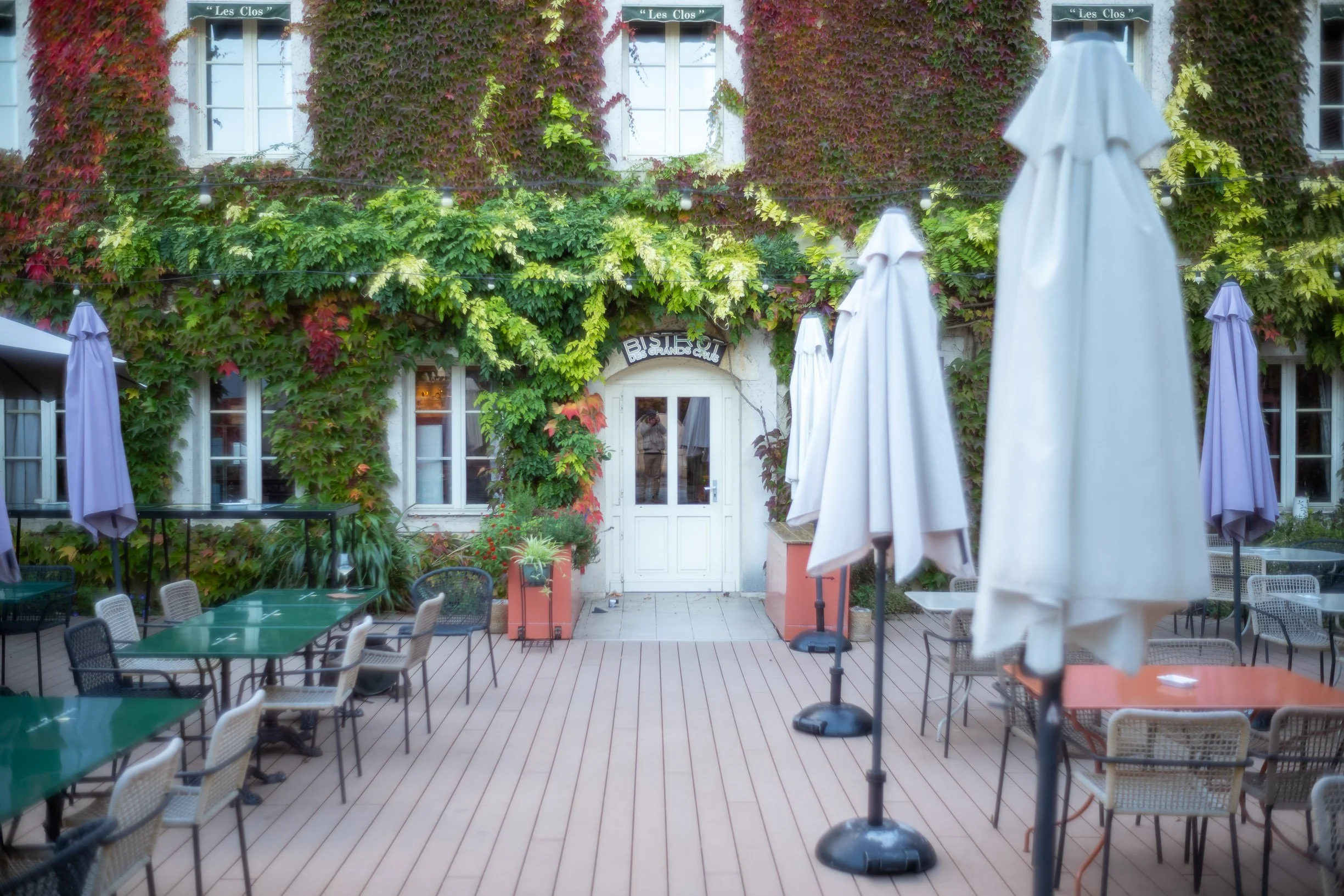 Hostellerie courtyard.jpg