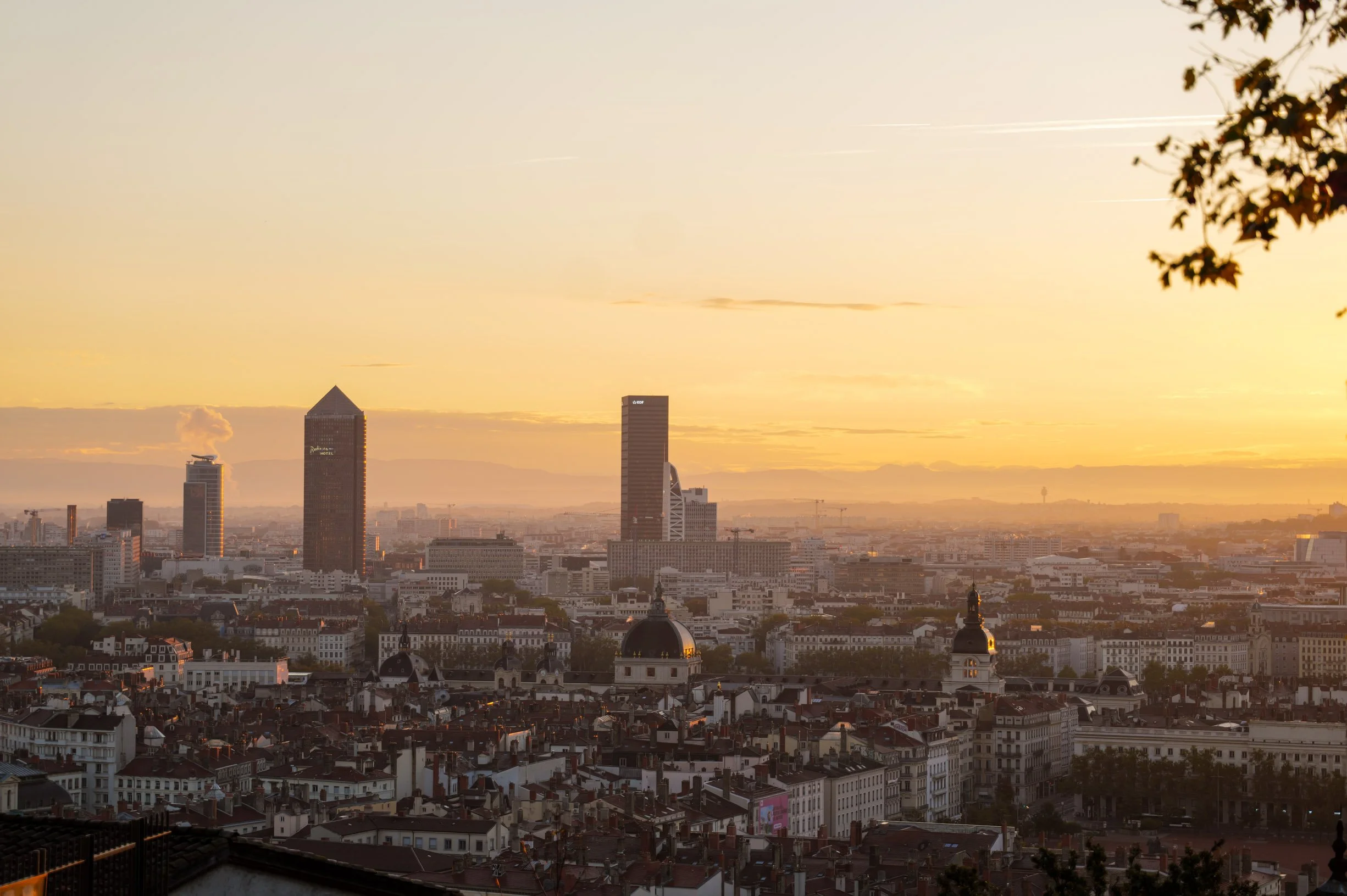 Sunrise over Lyon.jpg