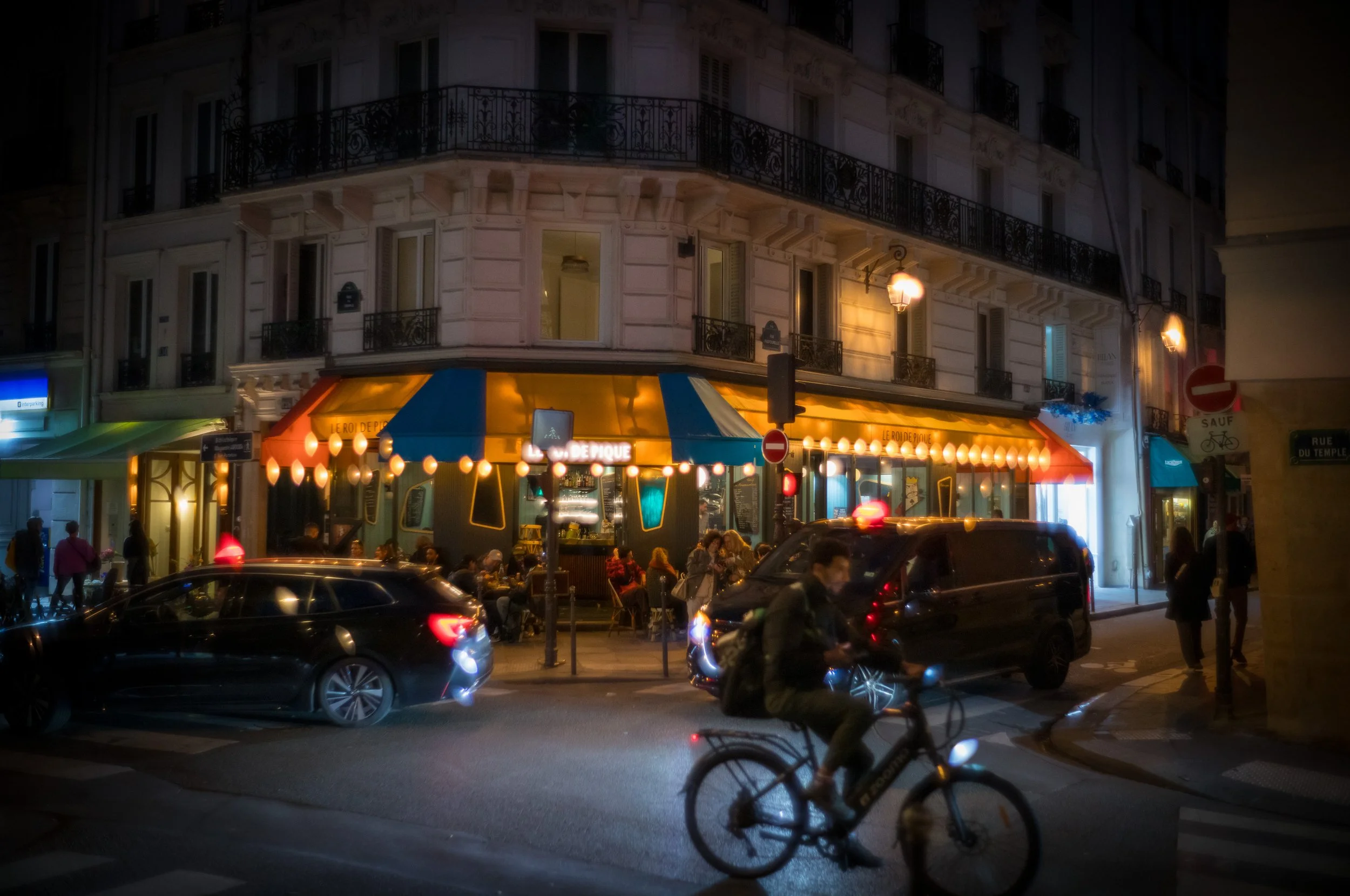 Paris night glow.jpg