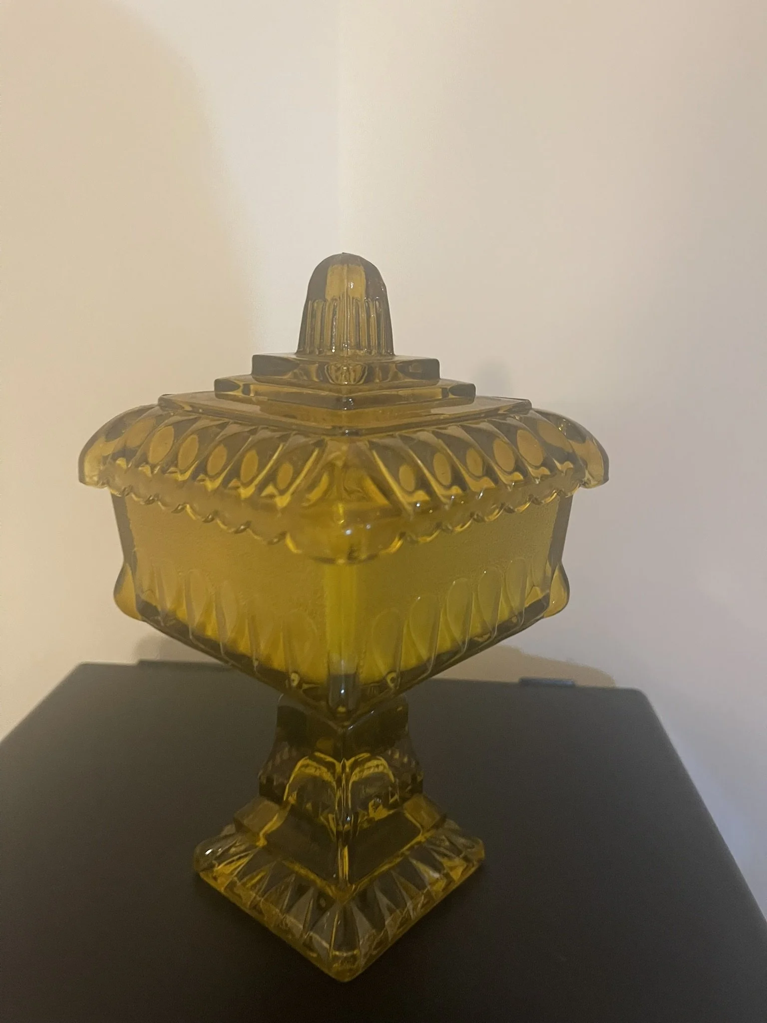 Vintage Amber Glass Pedestal Candle — White Musk & Dried Flowers