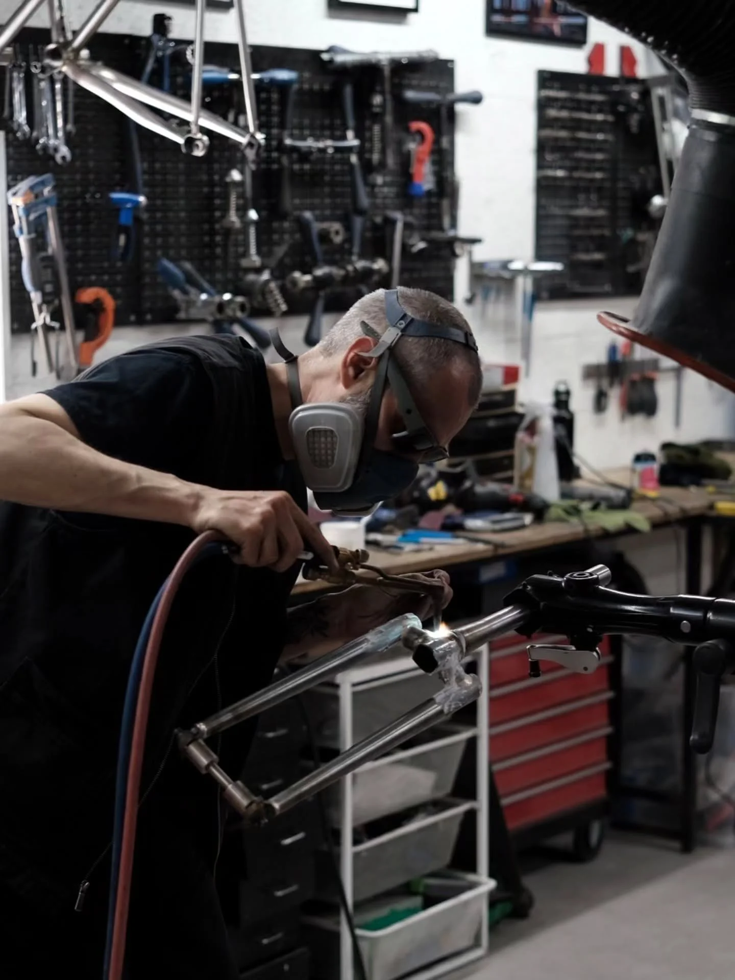 \\\ RECAP OF THE MONTH :

Production of Yann&rsquo;s commuter : final details on frame, segmented fork with sleeves and internal routings, paint process, then rack mounts and finishing parts.

\\\ R&Eacute;CAP DU MOIS :

Production du commuter de Yan