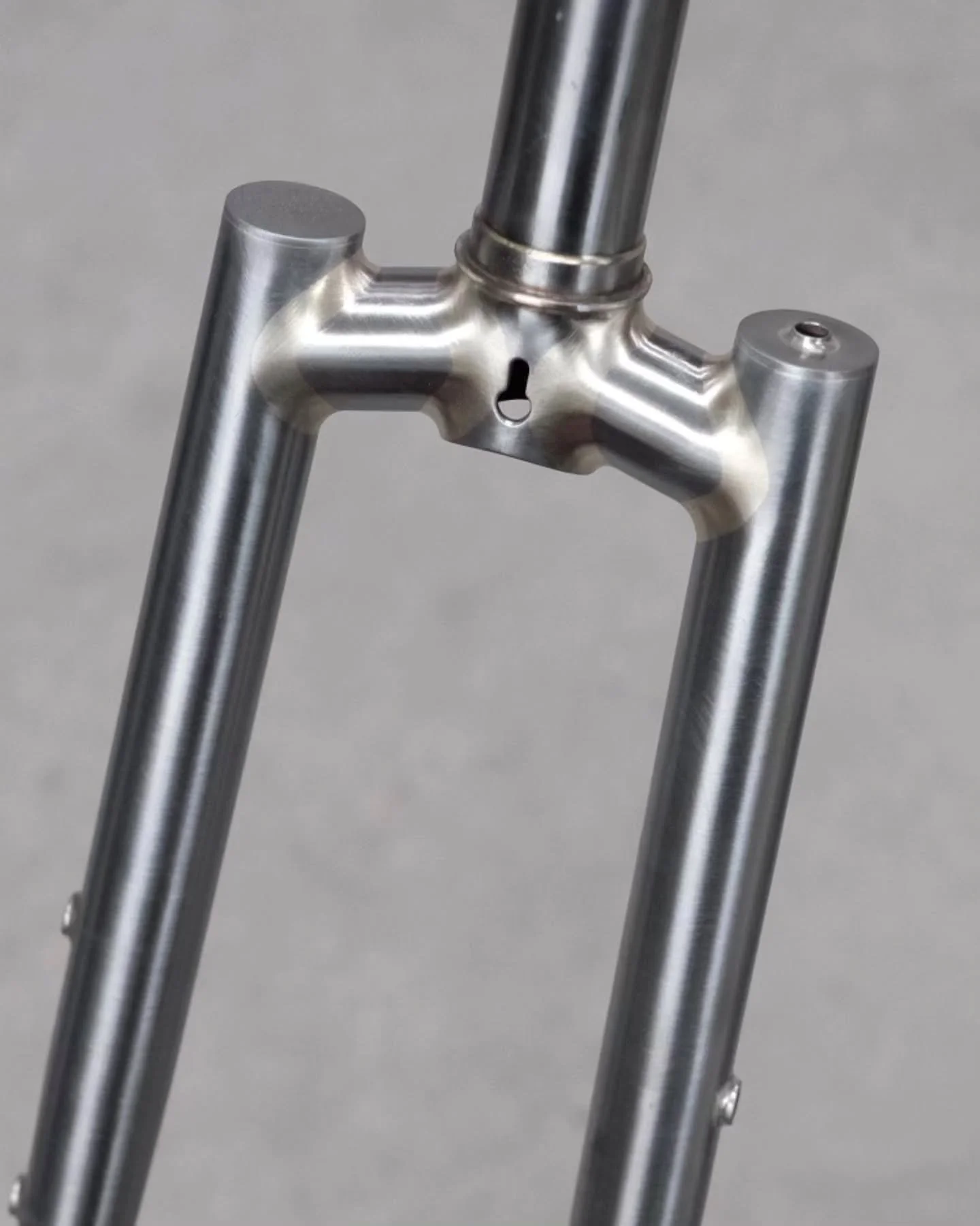 \\\ RECAP OF THE MONTH :

Axel's gravel randonneur, frame and fork / top and down tubes replacement for Leo's Colnago / Dominique's belt-drive urban bike, paint in process.

\\\ R&Eacute;CAP DU MOIS :

Une randonneuse gravel et moderne pour Axel, cad