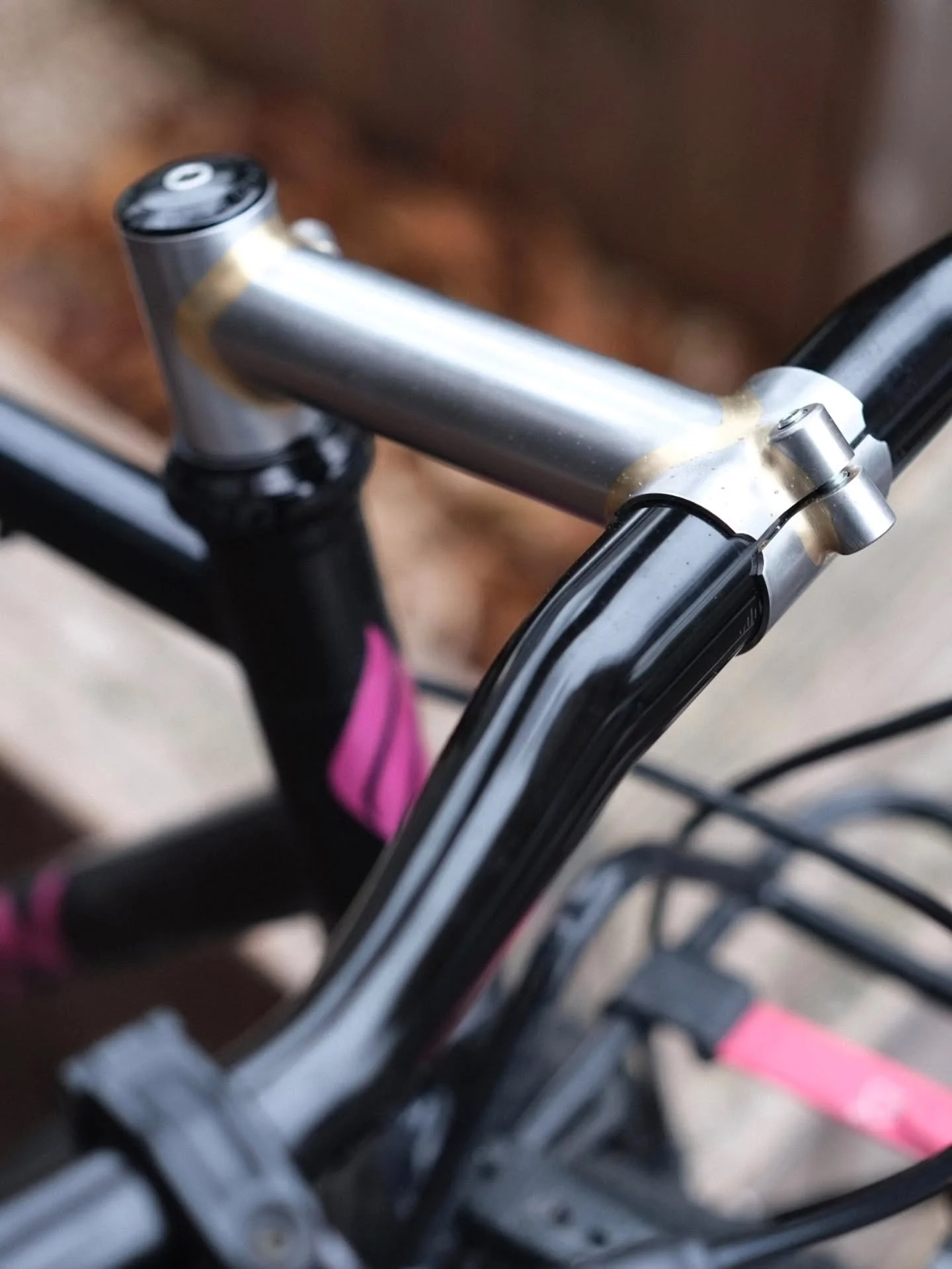 \\\ RECAP OF THE MONTH :

A fillet brazed stem prototype / finish and delivery of Yann's Tall-Bike / rear triangle replacement on a cargo bike / addition of a disc brake mount + internal routing on a Bianchi MTB / brazing of the new Stolen stainless 