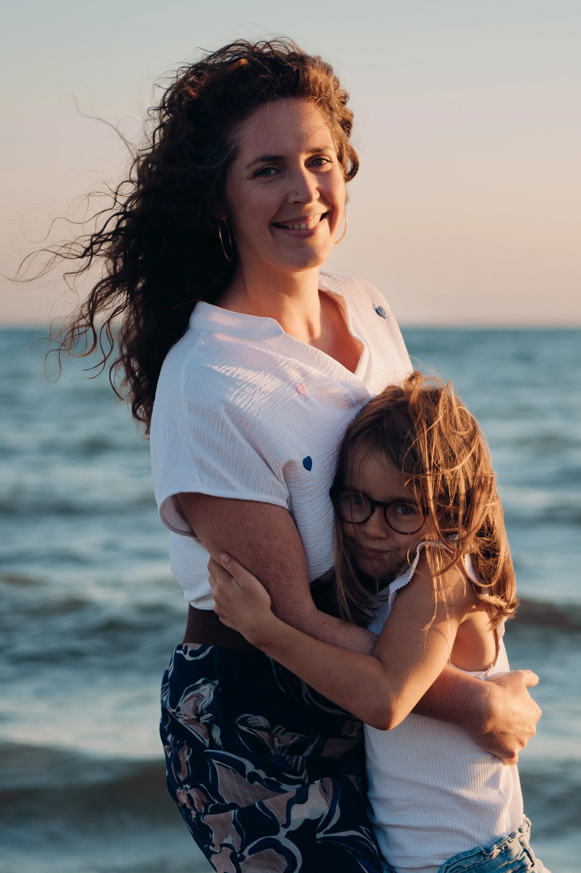 étreinte mère et fille