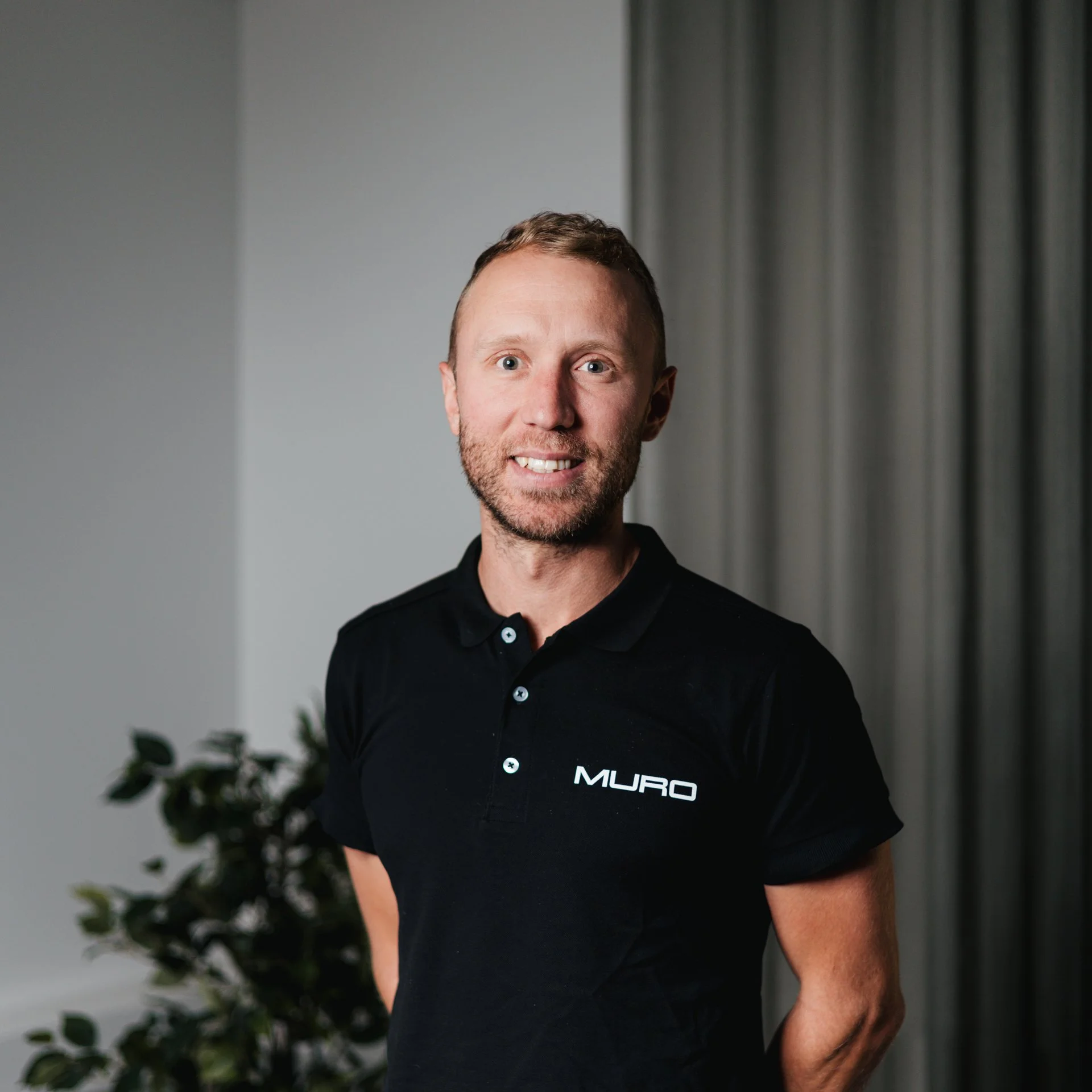 Muro Porträttfoto WEBB-3.jpg