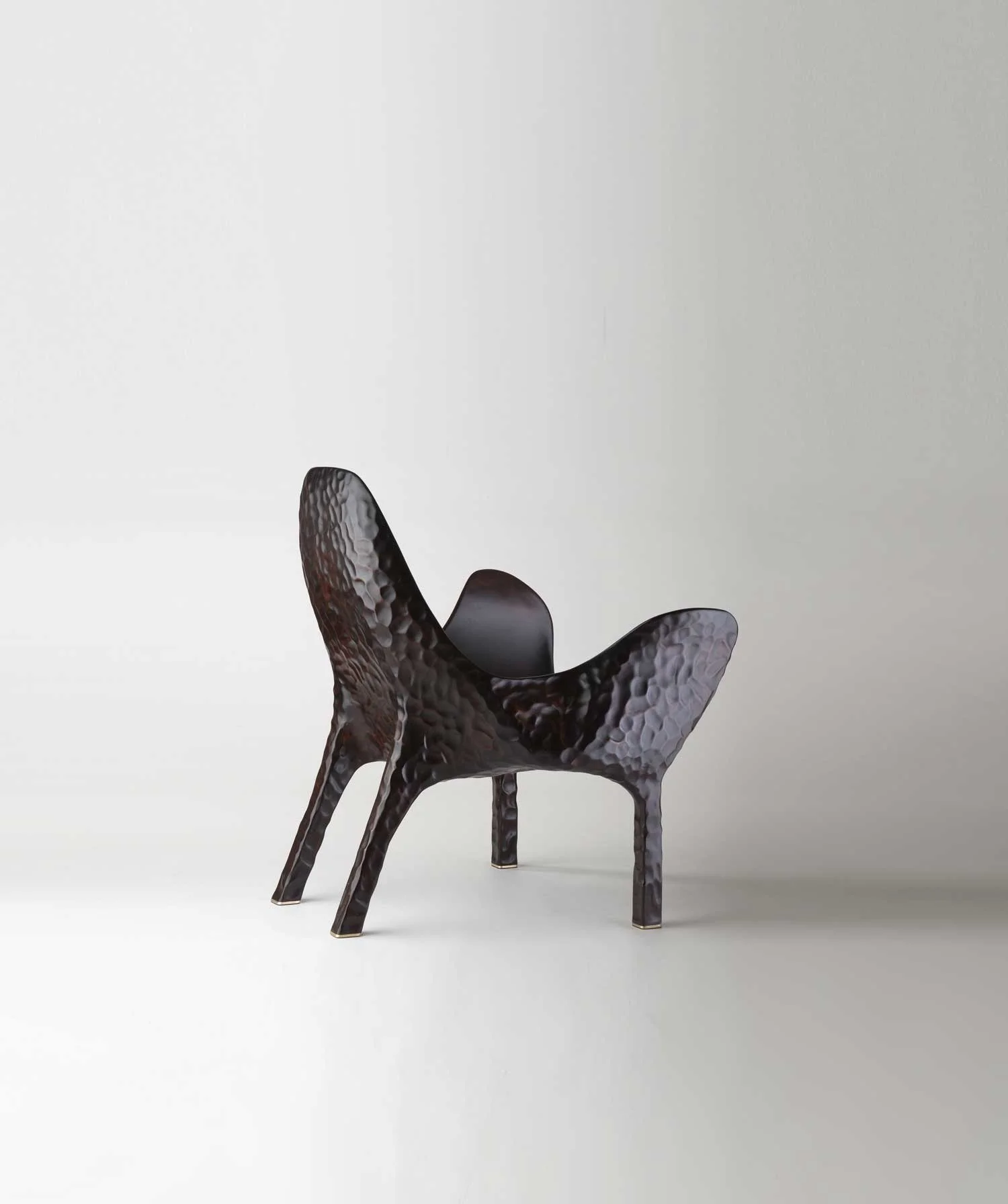 Fauteuil merisier sculpté profil ergonomie assise Mroz Boullier fabrication Sologne