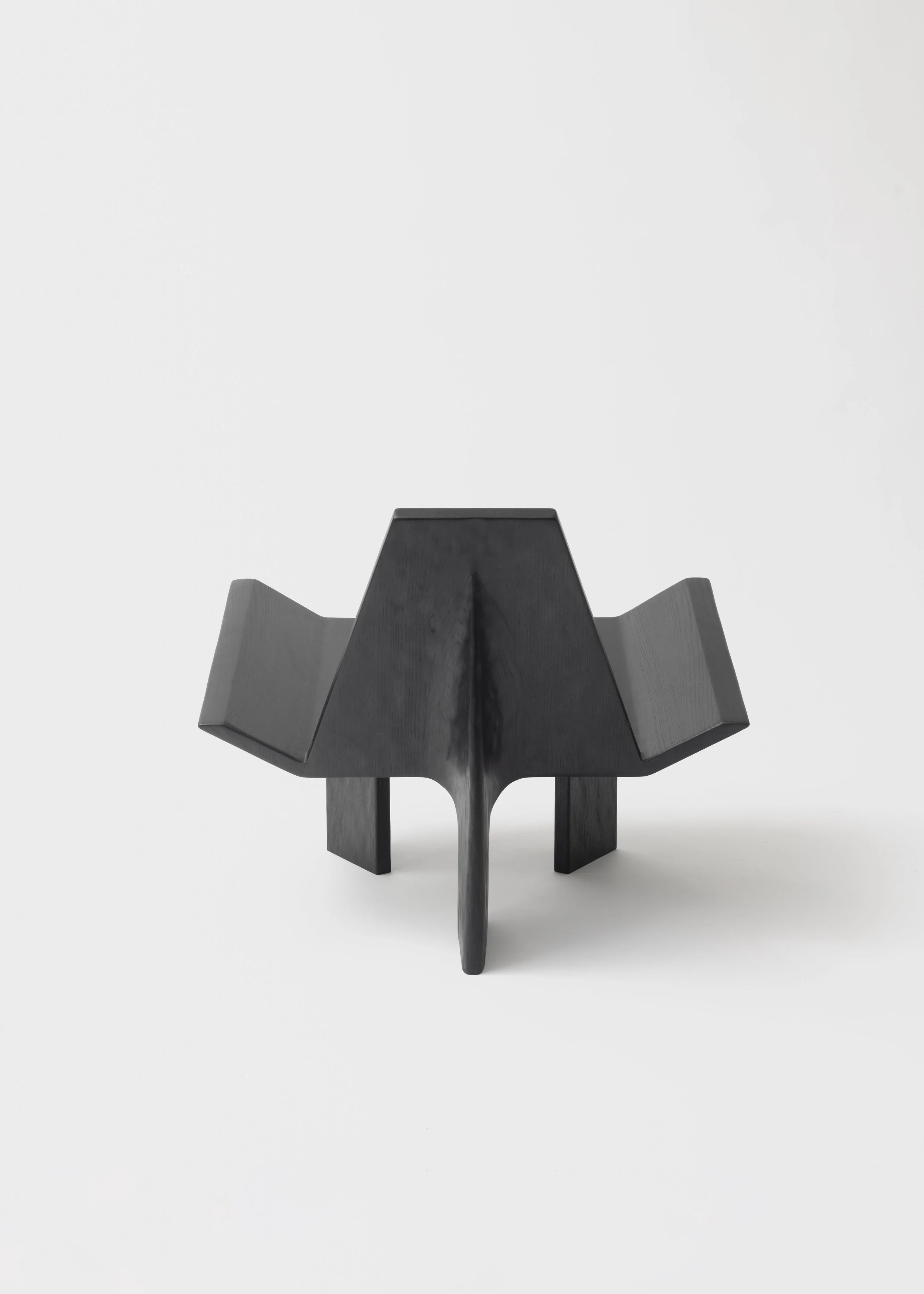 Fauteuil Altars bois teinte noir sculpte Sebastien Coudert Maugendre vue ensemble dos