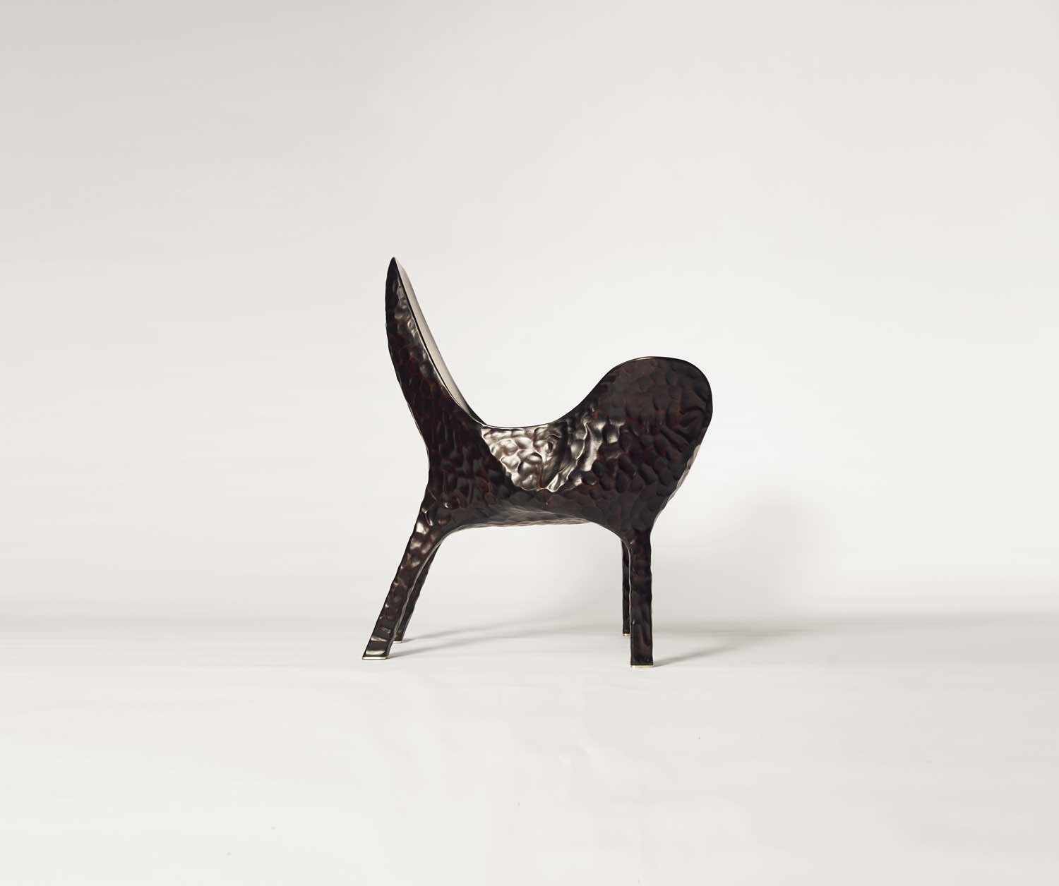 Fauteuil merisier sculpté profil ergonomie assise Mroz Boullier fabrication Sologne