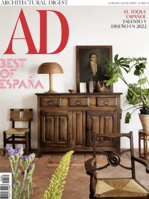  Architectural Digest  
Octobre 2022 
 "De bronce e inspiración japonesa: así es este templo diseñado por la interiorista Anne-Sophie Pailleret" 