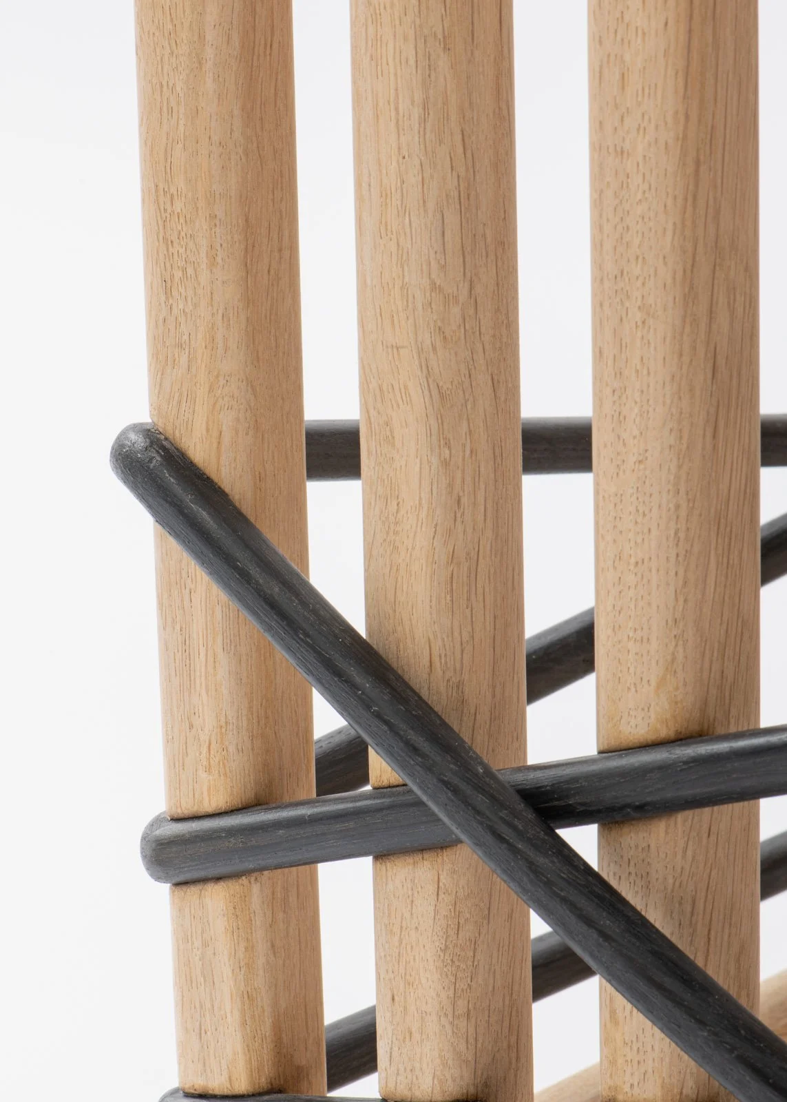 tabouret-sculpte-chene-barres-details.jpg