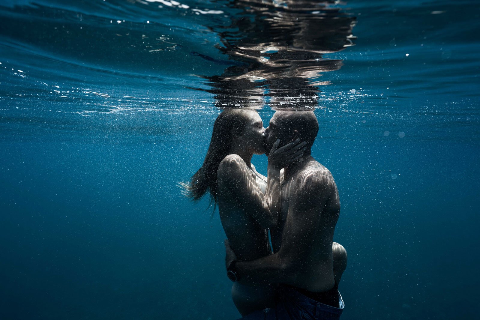 underwater-couple-ocean-Aline-escalon-photographe-aquatique-apnee-Reunion.jpg