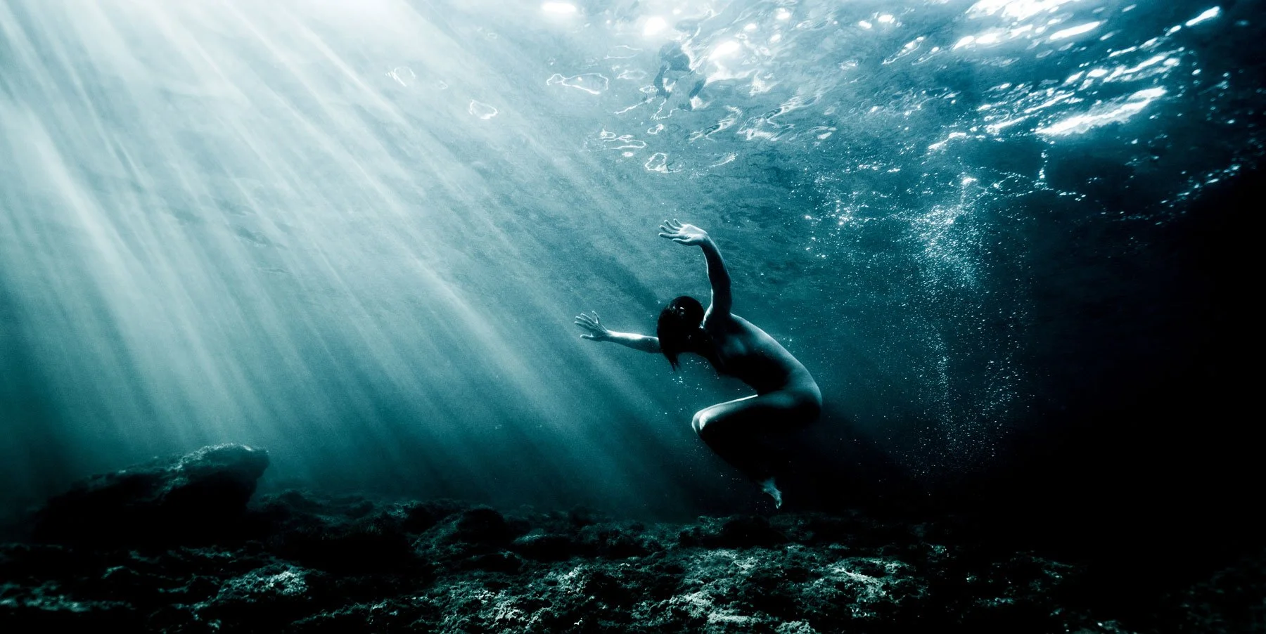 sur-le-fil---underwater-art---photographe-aquatique-art-contemporain-_danse_ocean_ecologie-en-apnee-ecoconception.jpg