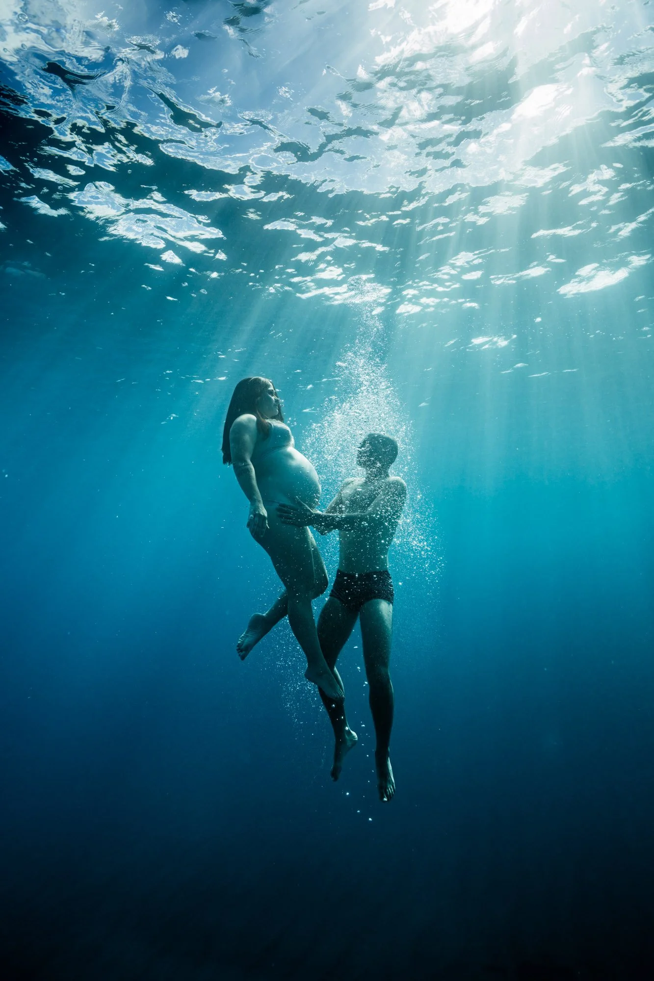 Aline-escalon-portrait-underwater-photographe-reunion-grossesse-apnee-12.jpg