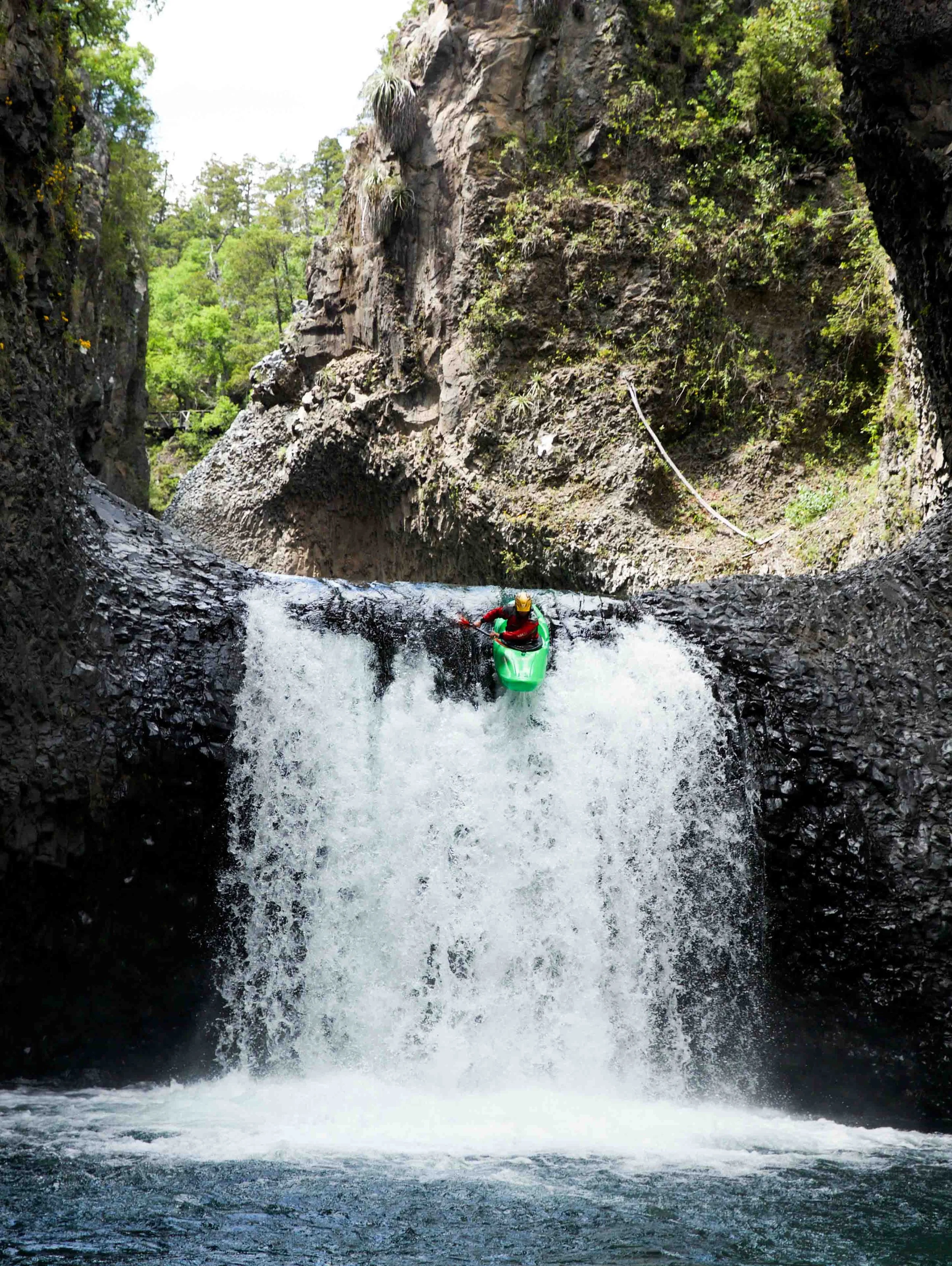 Kayak-Rio-Claro-Chile.jpg