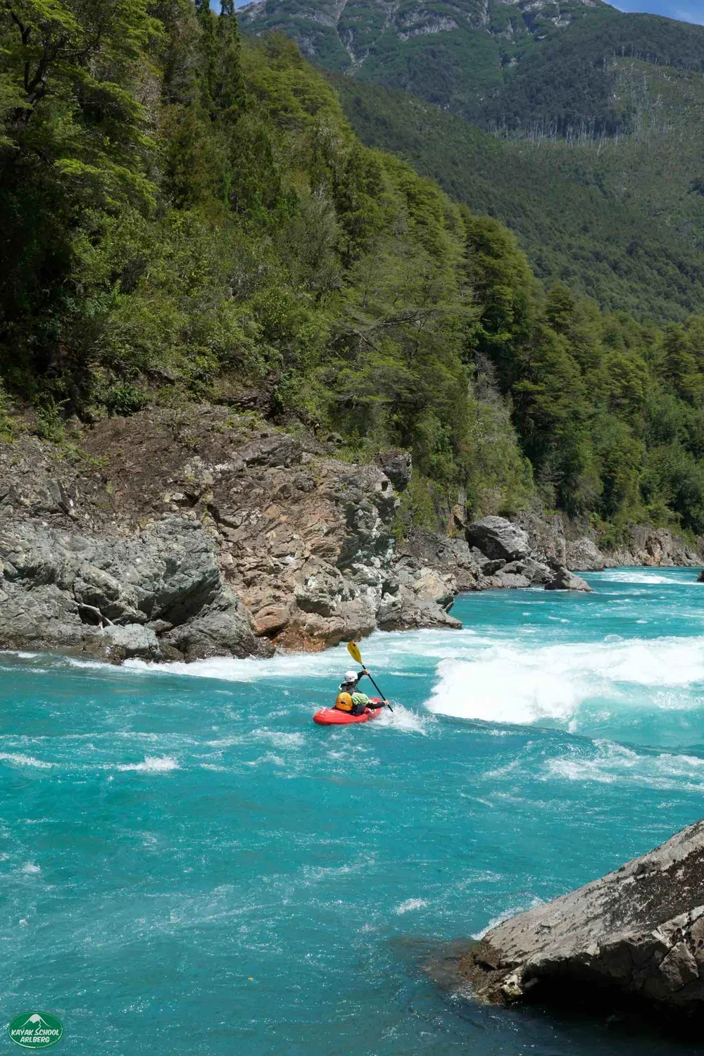 Kayak-Chile-Patagonia-Rio-Puelo-01.webp