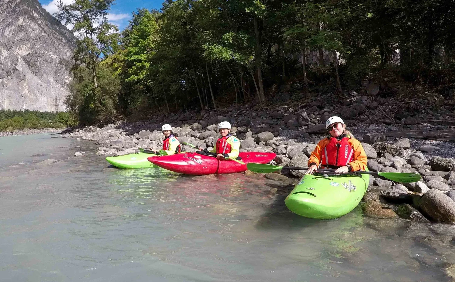 Beginner-Kayaking-Courses.webp