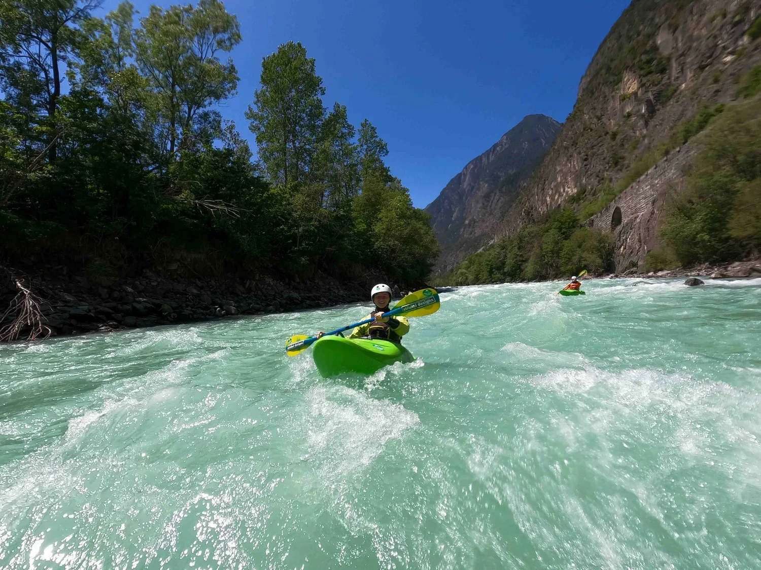 Beginner-Kayaking-Courses.webp