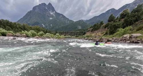 Kayak-Road-Trip-Bio-Bio.webp