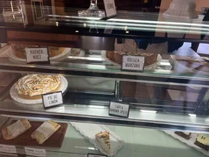Madd-Goat-Pucon-Cakes.webp