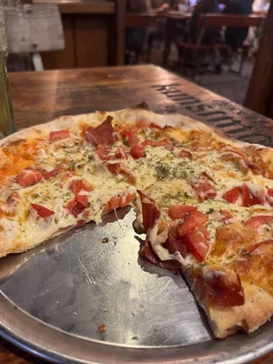 Pizza-Cala-Pucon.webp