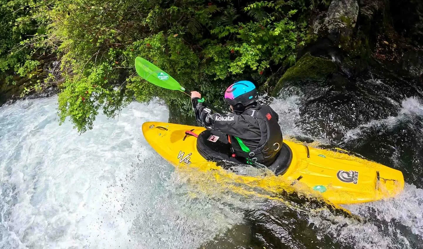 Happy days on the Upper Palguin in Pucon 🇨🇱 during our Chile Kayak Road Trip. 
📸 @314flows 
@kiste_wala 
.
.
#kayakchile #altopalguin #waterfalls #kayakpucon #kayakadventures