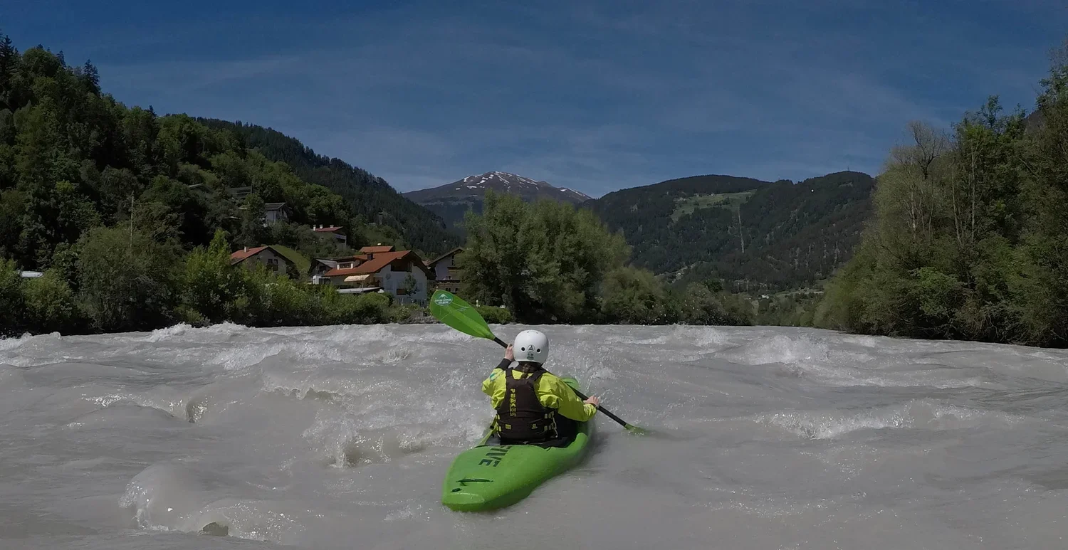 Kayak-Courses-Europe.webp