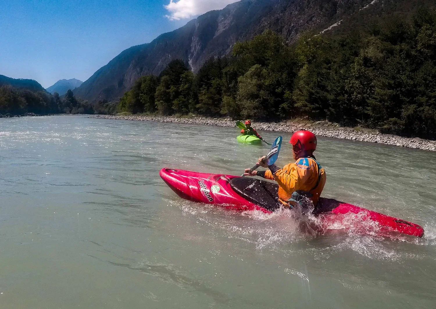 Beginner-Kayaking-Course.webp