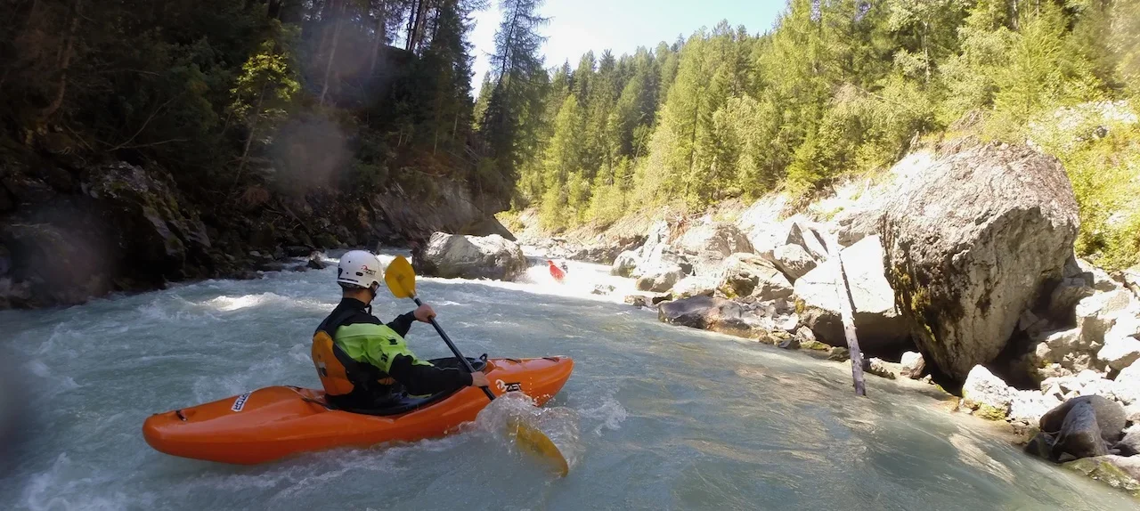 Kayaking-Courses-Switzerland.webp