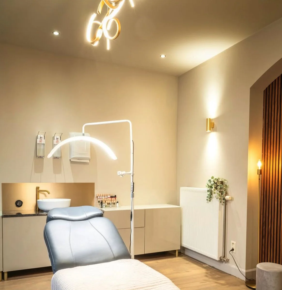 aura clinic 1.jpg