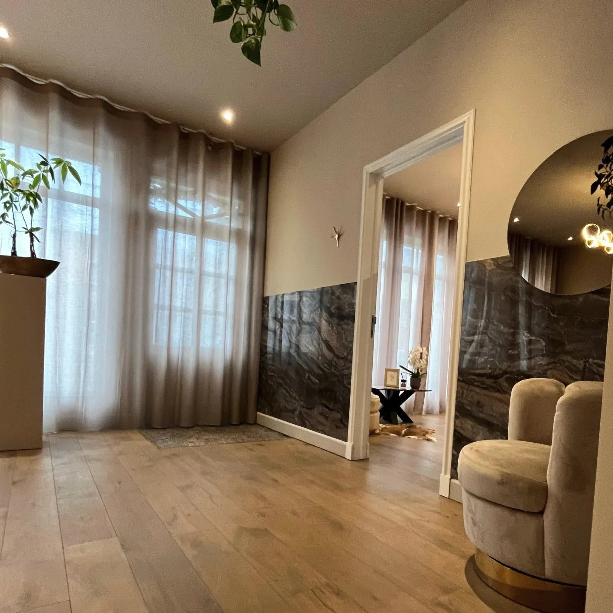 aura clinic 3.jpg