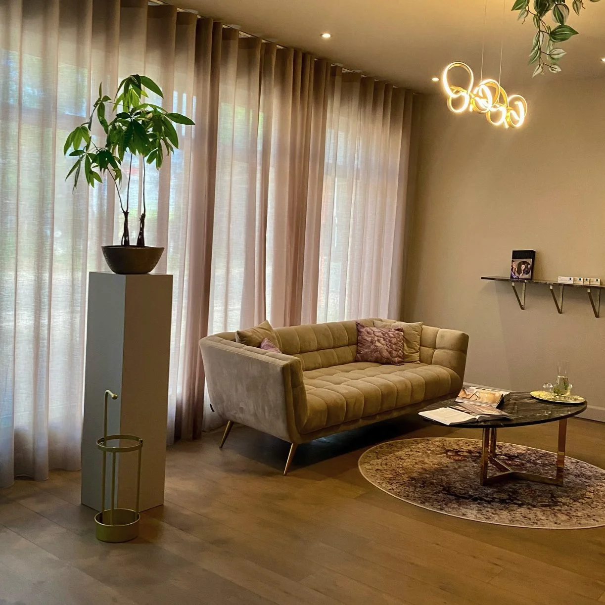 aura clinic 4.jpg