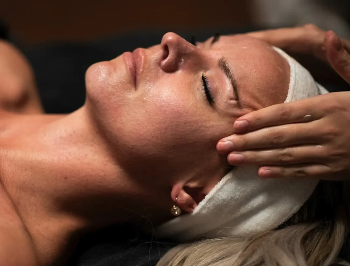 Schoonheidssalon Glow Geel