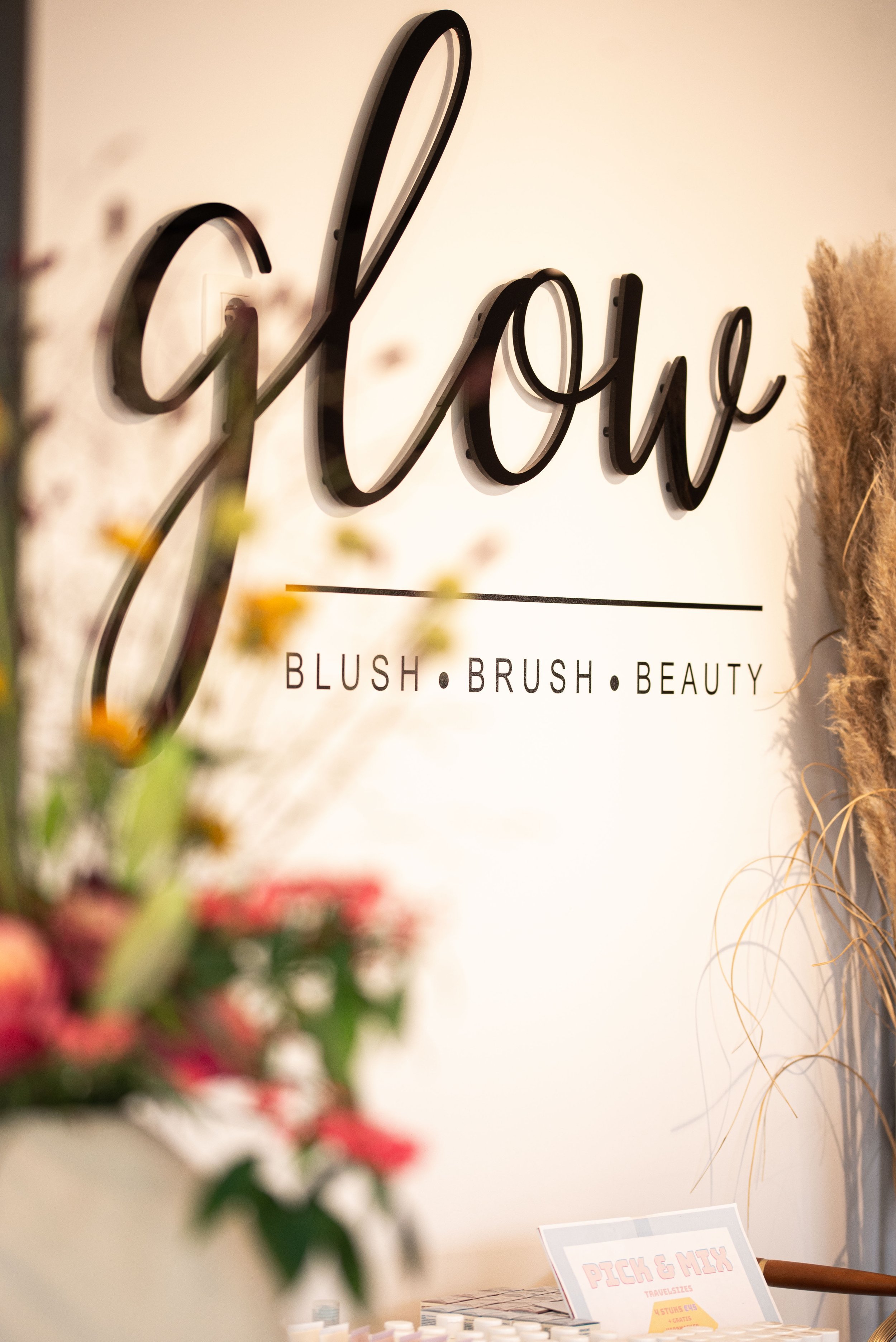 Schoonheidssalon Glow Geel