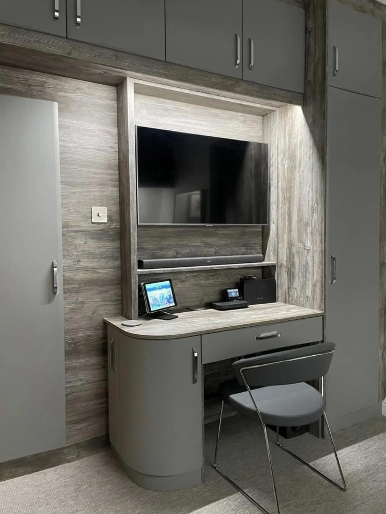 APPFIT - DRESSING TABLE