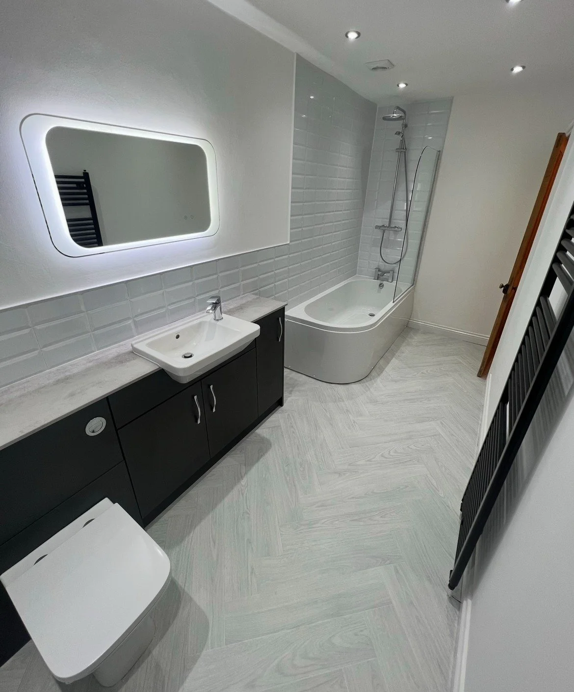 APPFIT - HOUSE BATHROOM
