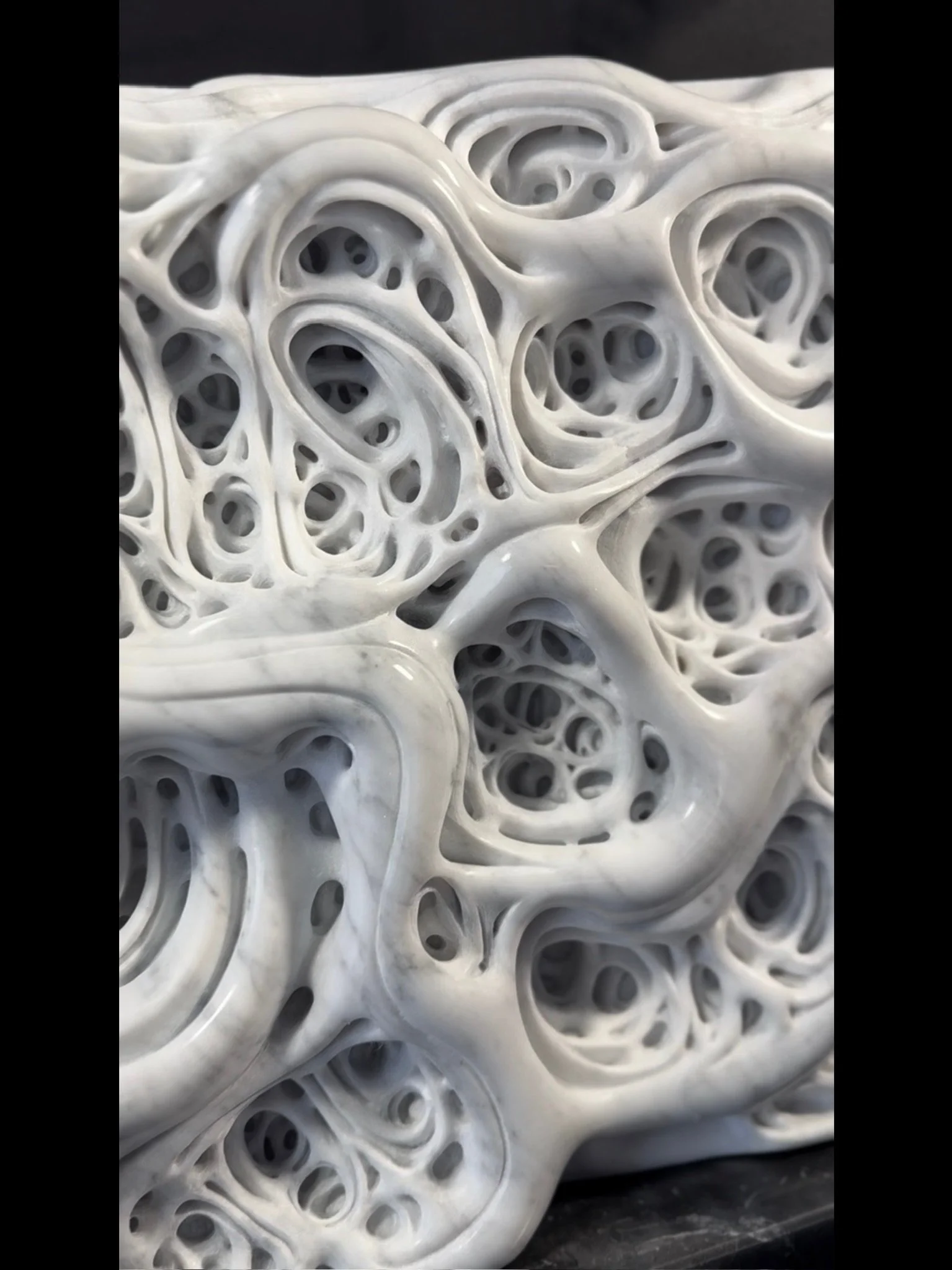 Matrice 
H 45 x 45 x 6,5 cm
marmo bianco Carrara