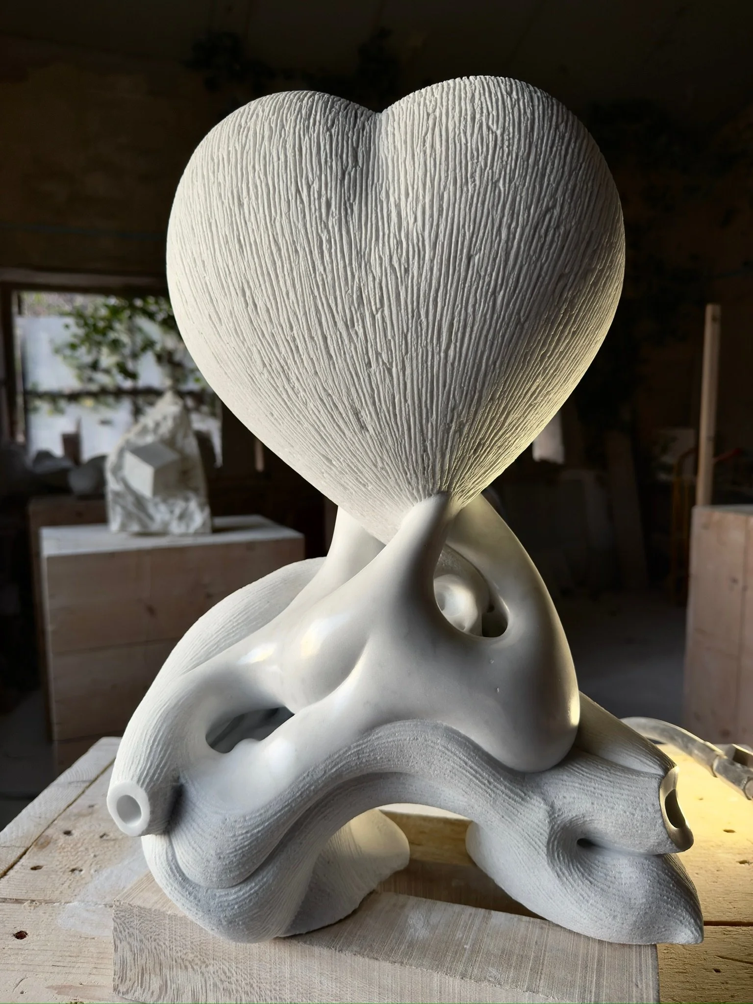 Cuore
H 48 x 34 x 23 cm
marmo bianco Carrara