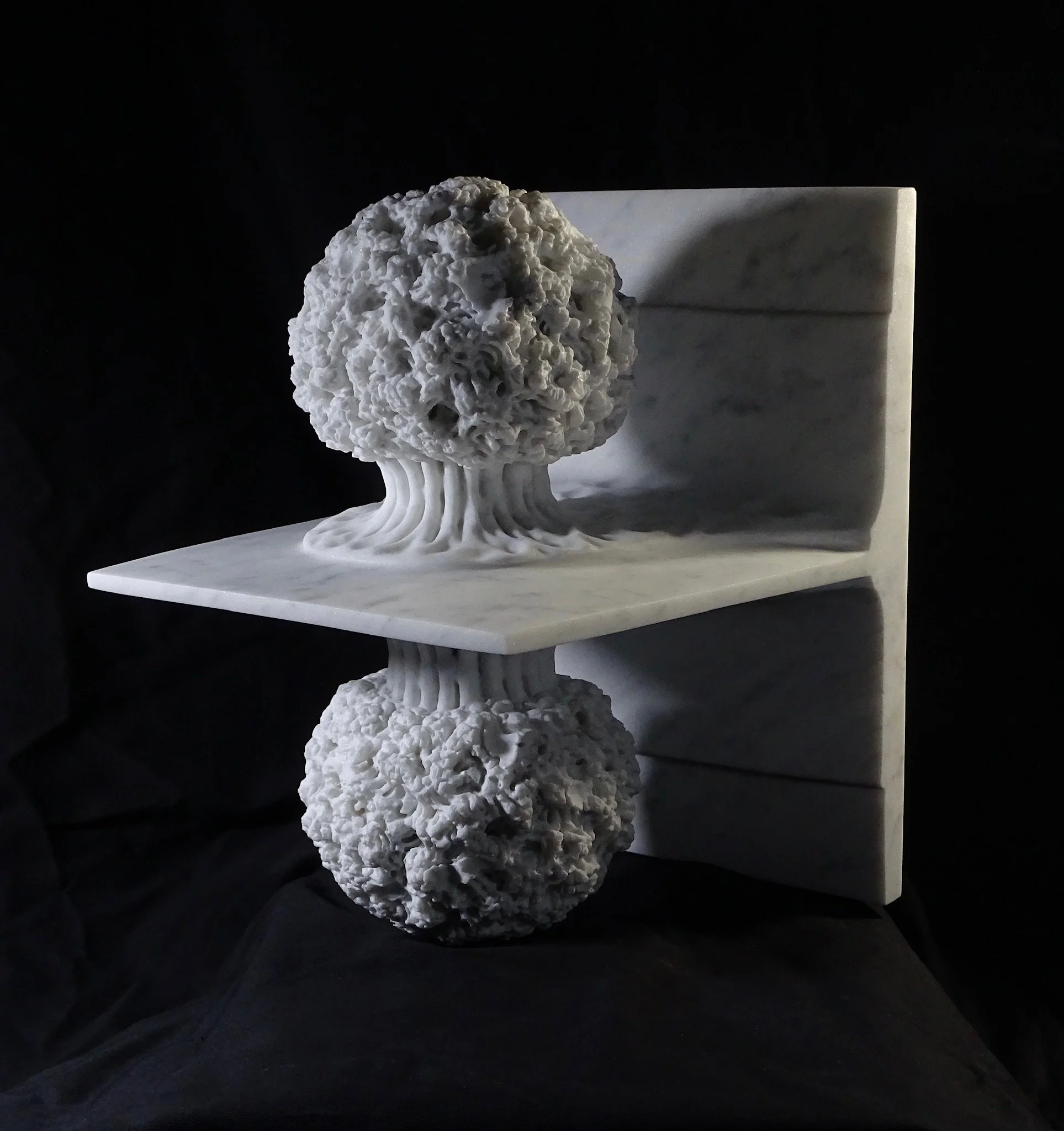 WhormHole
H 30 x 25 x 25 cm
marmo bianco Carrara