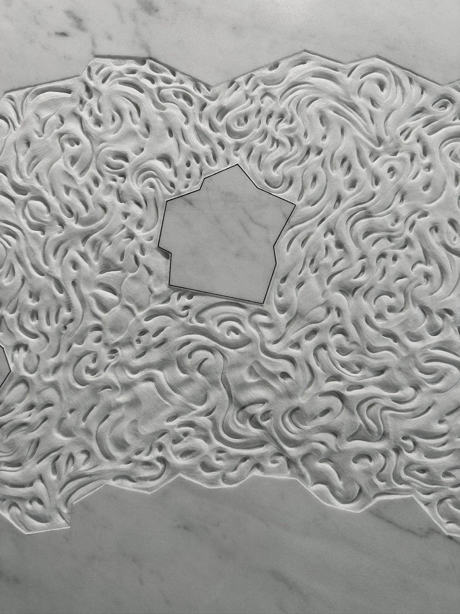 cloud of ideas 
H 100 x 100 x 1 cm 
marmo bianco Carrara e stampa a inchiostro