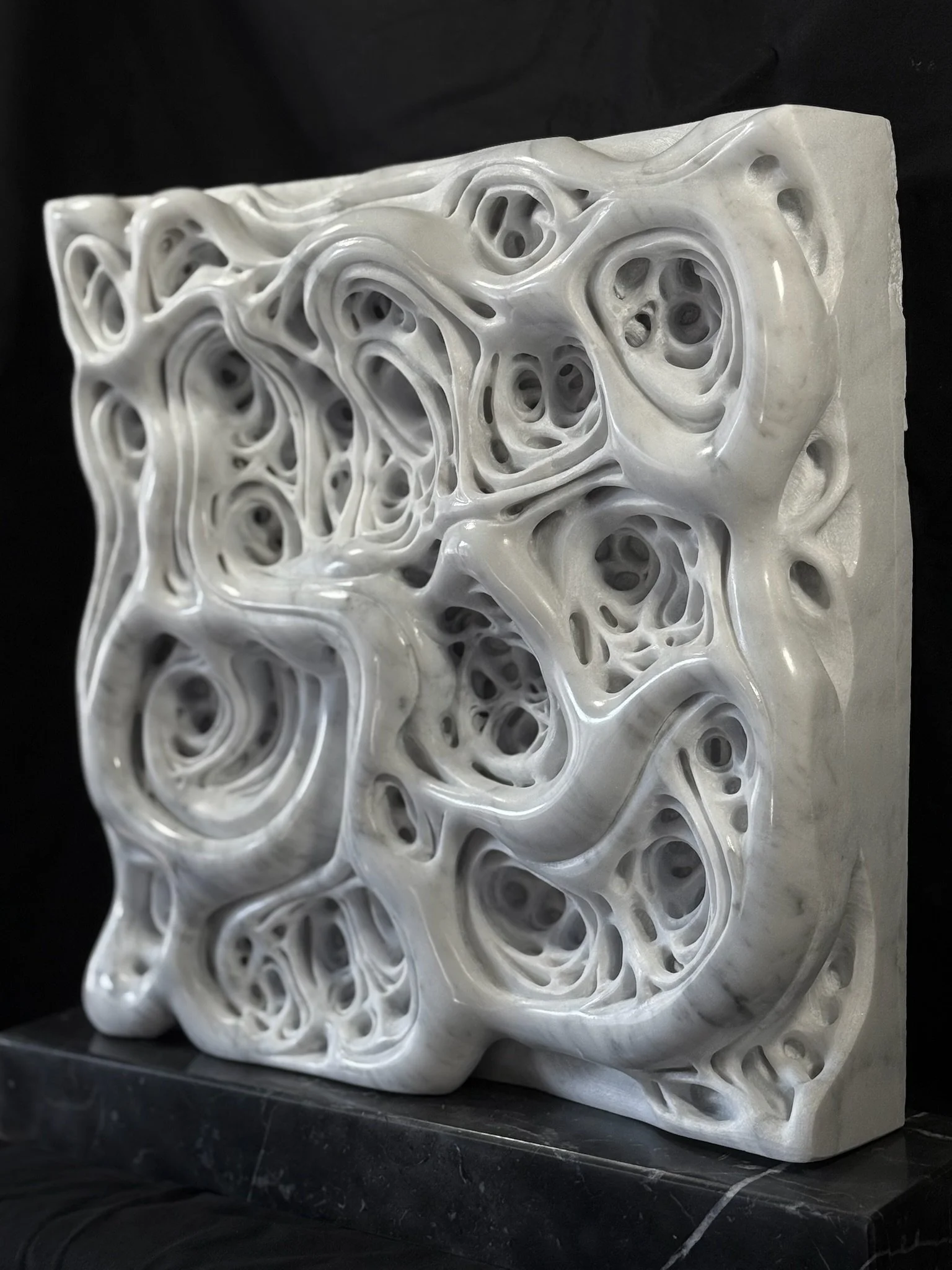 Matrice 
H 45 x 45 x 6,5 cm
marmo bianco Carrara