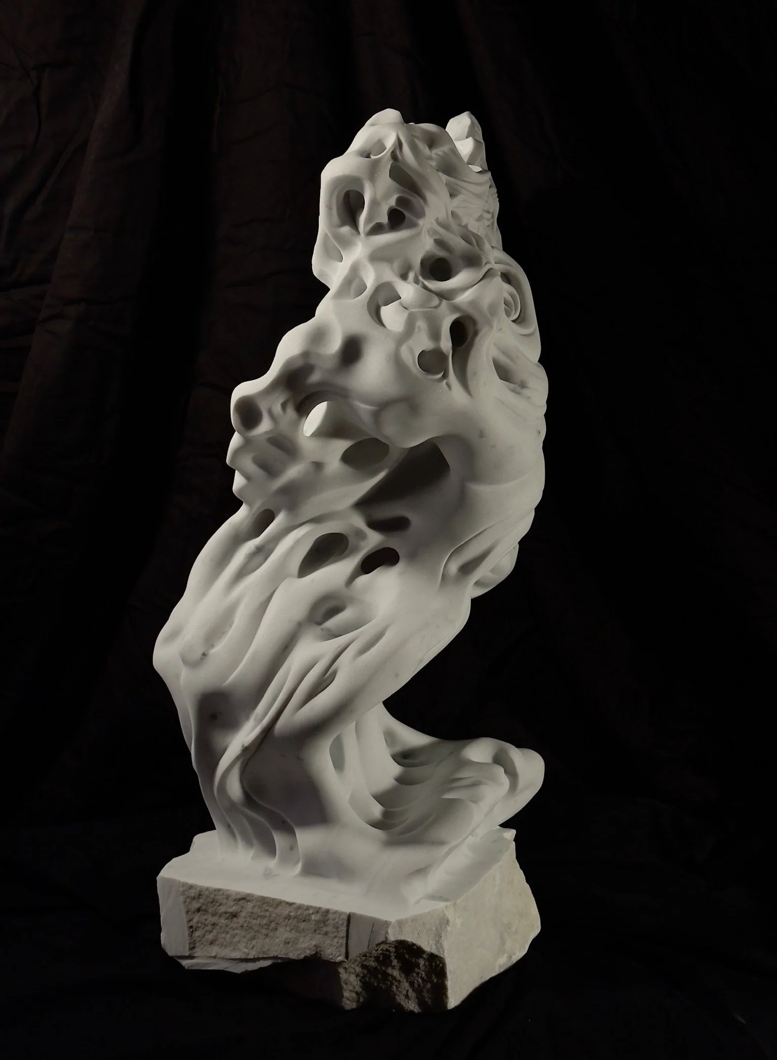 "Air Dance"
H 78 x 45 x 30 cm
marmo bianco Carrara
