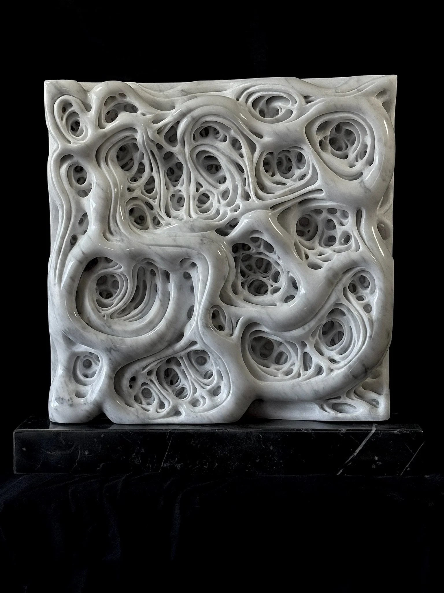 "Matrice"
H 45 x 45 x 6,5 cm
marmo bianco Carrara
