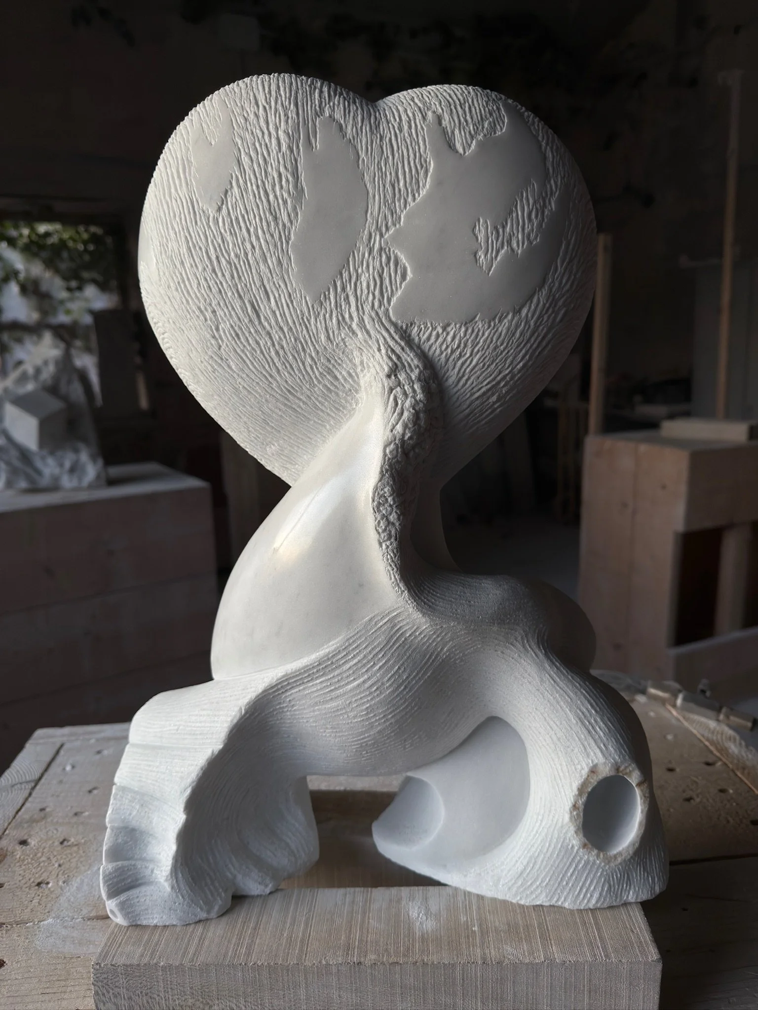 Cuore
H 48 x 34 x 23 cm
marmo bianco Carrara