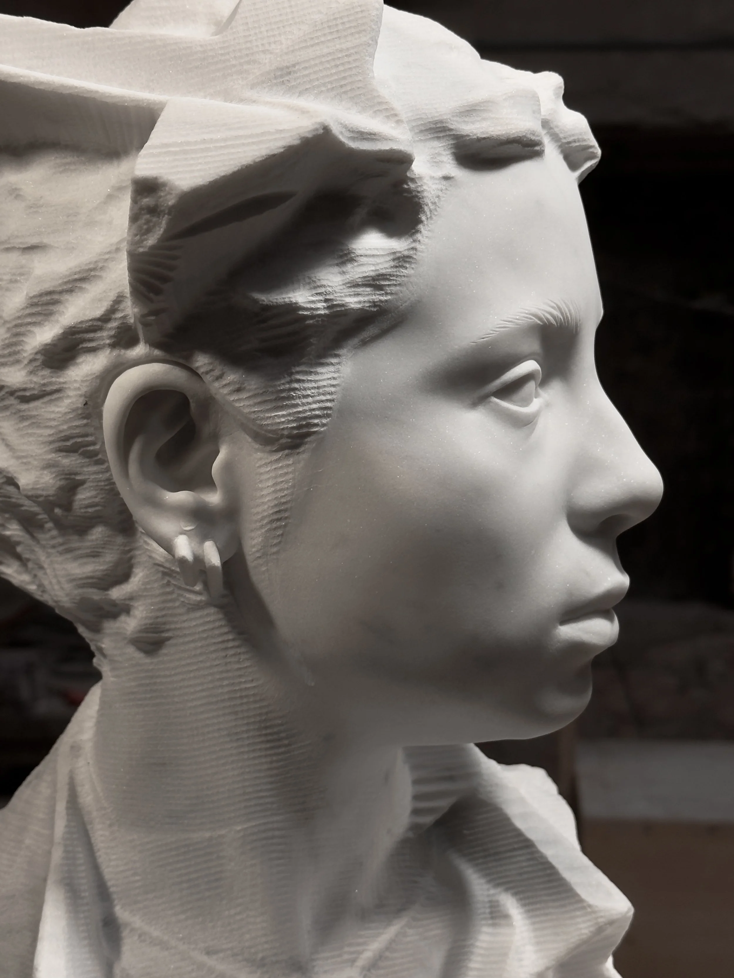 Nomada 
H 28 x 25 x 45
marmo bianco Carrara