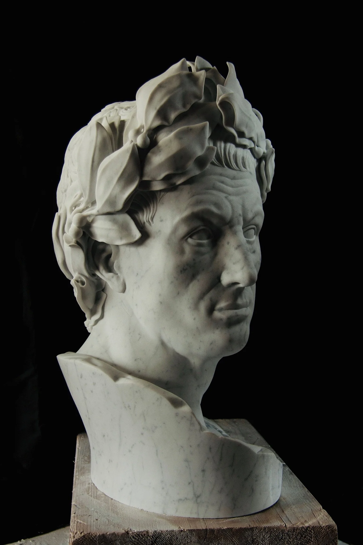 "Giulio Cesare"
 H 73 x 45 x 47 cm
marmo bianco Carrara