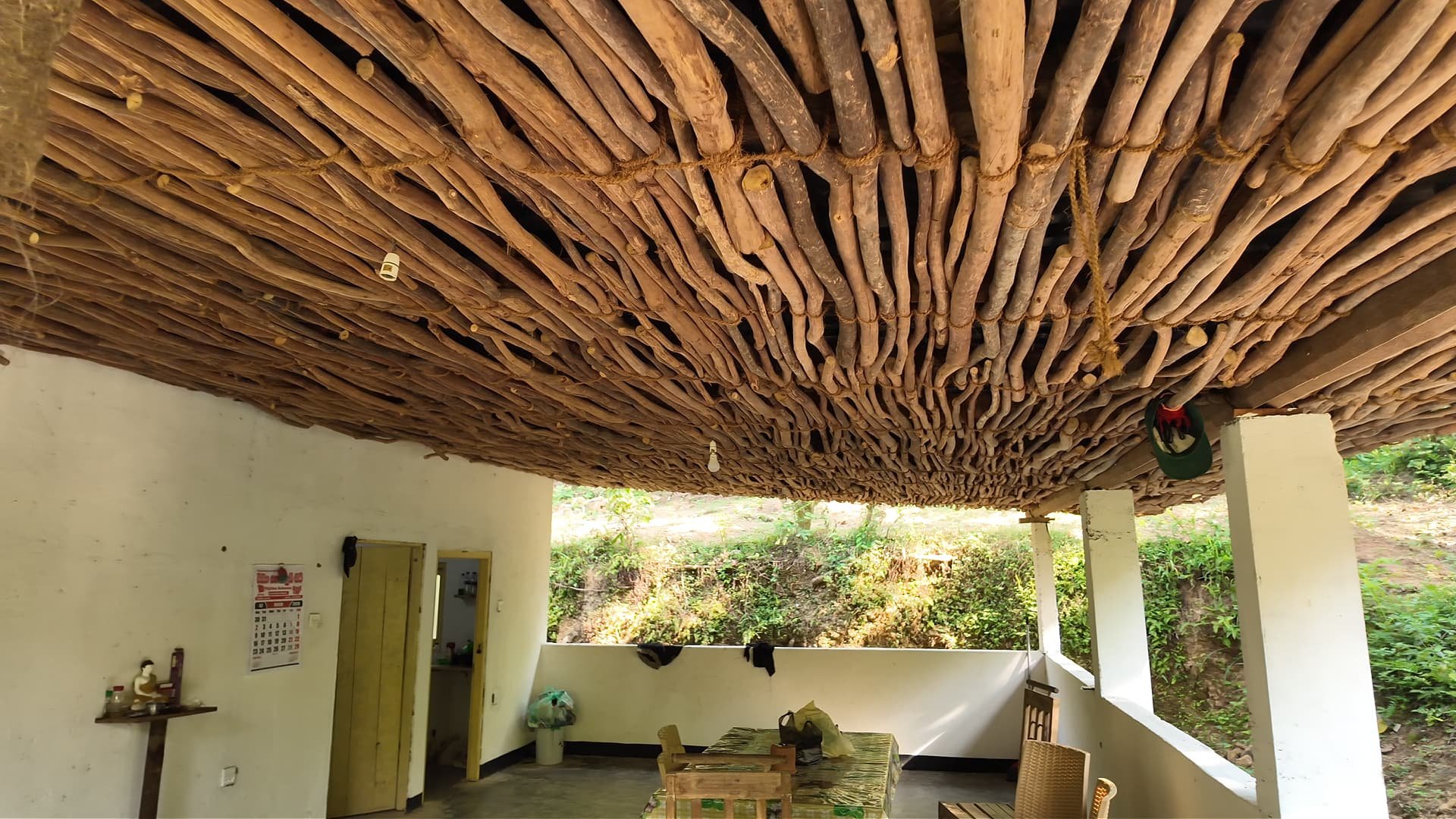 Tekanda Lodge: A creative use of local materials, featuring cinnamon sticks as a decorative roof finish.